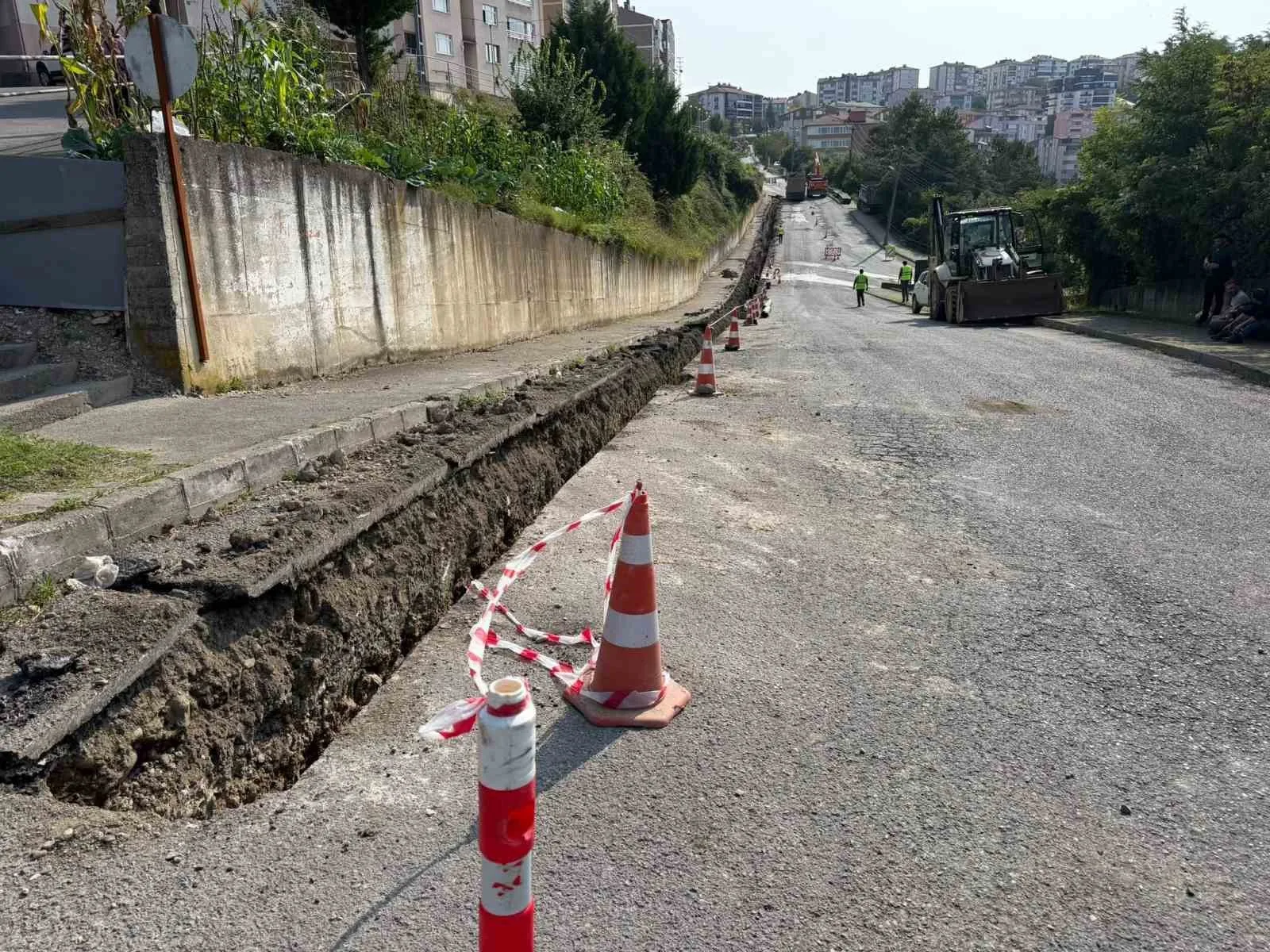 ZONGULDAK (İHA) - ZONGULDAK’IN ALAPLI İLÇESİNDE YAPIMI DEVAM EDEN ALAPLI İÇME SUYU PROJESİ KAPSAMINDA, DSİ BÖLGE MÜDÜRÜ YASİN DEVRİM VE BERABERİNDEKİ EKİP İLE PROJENİN YÜKLENİCİ FİRMA YETKİLİLERİ TEPEKÖY’DE İNCELEMELERDE BULUNDU.