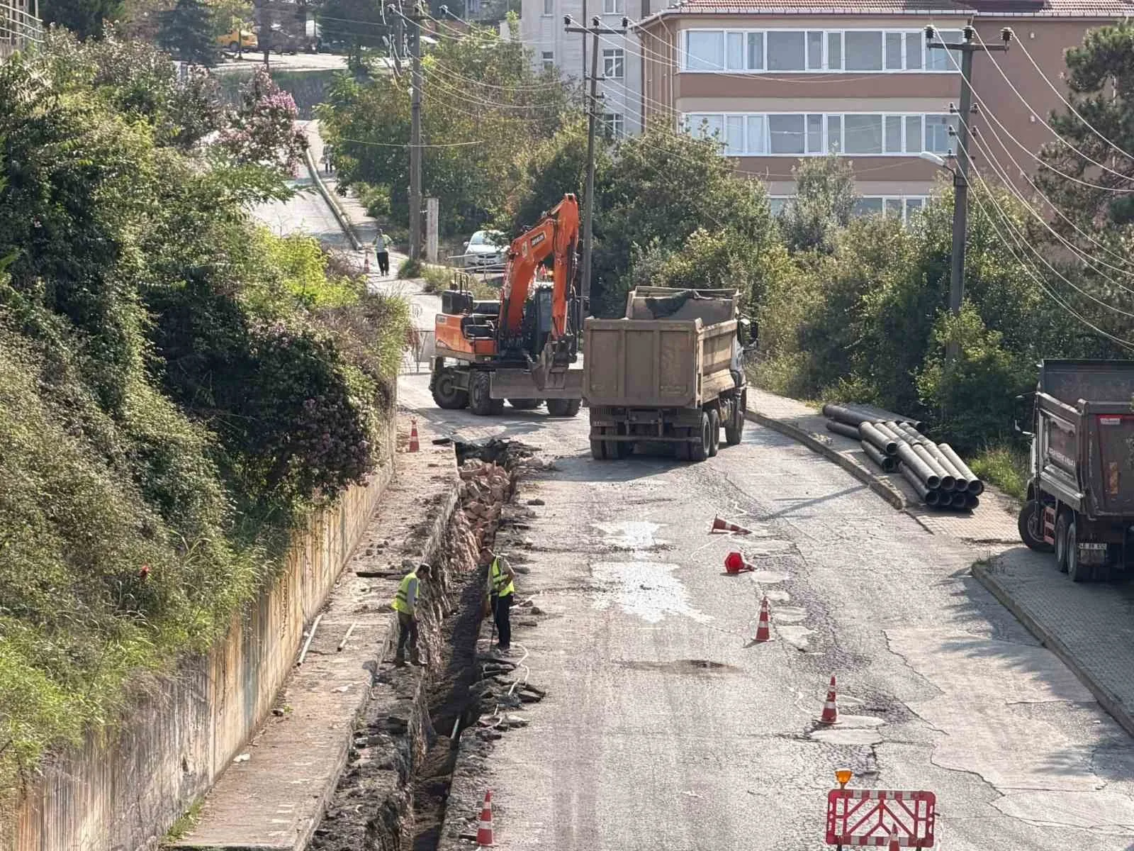 ZONGULDAK (İHA) - ZONGULDAK’IN ALAPLI İLÇESİNDE YAPIMI DEVAM EDEN ALAPLI İÇME SUYU PROJESİ KAPSAMINDA, DSİ BÖLGE MÜDÜRÜ YASİN DEVRİM VE BERABERİNDEKİ EKİP İLE PROJENİN YÜKLENİCİ FİRMA YETKİLİLERİ TEPEKÖY’DE İNCELEMELERDE BULUNDU.