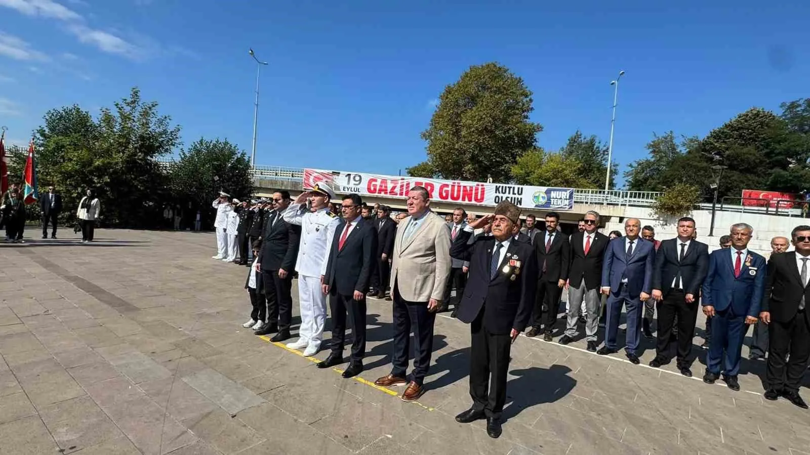 ZONGULDAK (İHA) - ZONGULDAK’IN ALAPLI İLÇESİNDE, 19 EYLÜL GAZİLER GÜNÜ DOLAYISIYLA TÖREN DÜZENLENDİ.