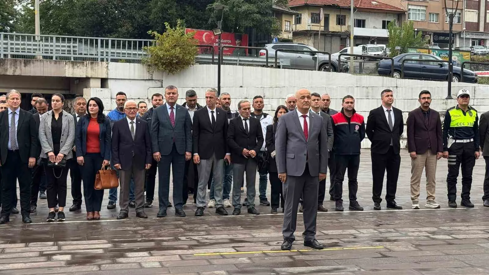 ZONGULDAK’IN ALAPLI İLÇESİNDE "2026-2027  EĞİTİM ÖĞRETİM YILI AÇILIŞI VE İLKÖĞRETİM KUTLAMA HAFTASI" NEDENİYLE ÇELENK SUNMA PROGRAMI DÜZENLENDİ.
