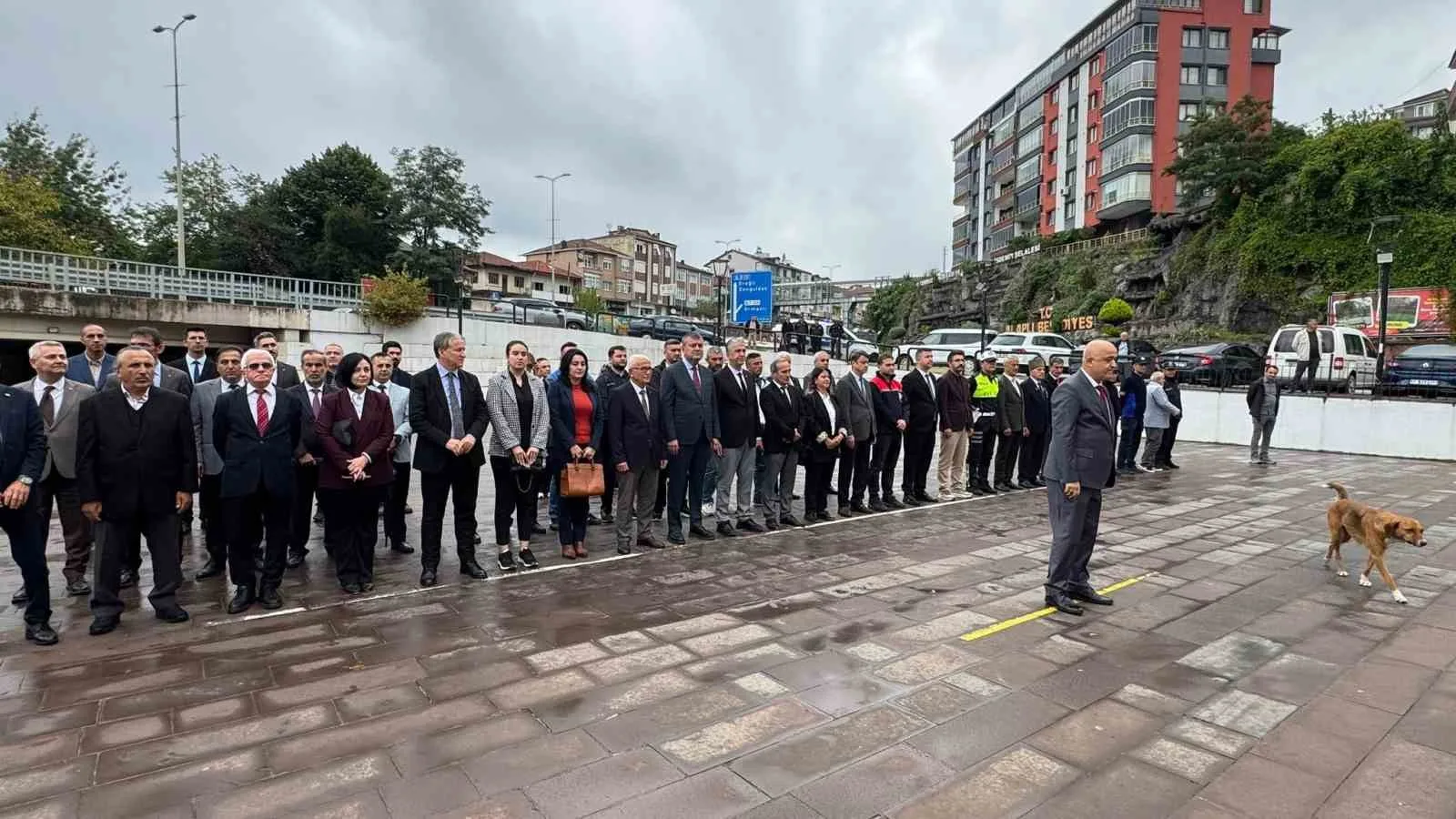 ZONGULDAK’IN ALAPLI İLÇESİNDE "2026-2027  EĞİTİM ÖĞRETİM YILI AÇILIŞI VE İLKÖĞRETİM KUTLAMA HAFTASI" NEDENİYLE ÇELENK SUNMA PROGRAMI DÜZENLENDİ.