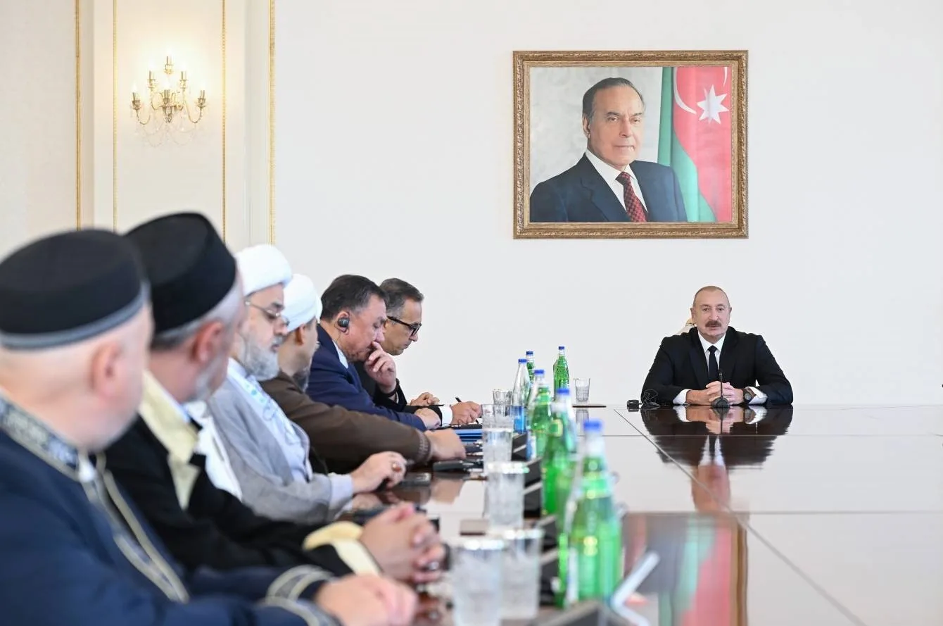 AZERBAYCAN CUMHURBAŞKANI İLHAM ALİYEV, TÜRK DEVLETLERİ TEŞKİLATI (TDT) MÜSLÜMAN DİNİ LİDERLER KONSEYİ'NİN 7’NCİ TOPLANTISI VE SEYİD YAHYA BAKÜVİ ULUSLARARASI KONFERANSI KAPSAMINDA BAŞKENT BAKÜ'DE BULUNAN DİNİ LİDERLERİ KABUL ETTİ.