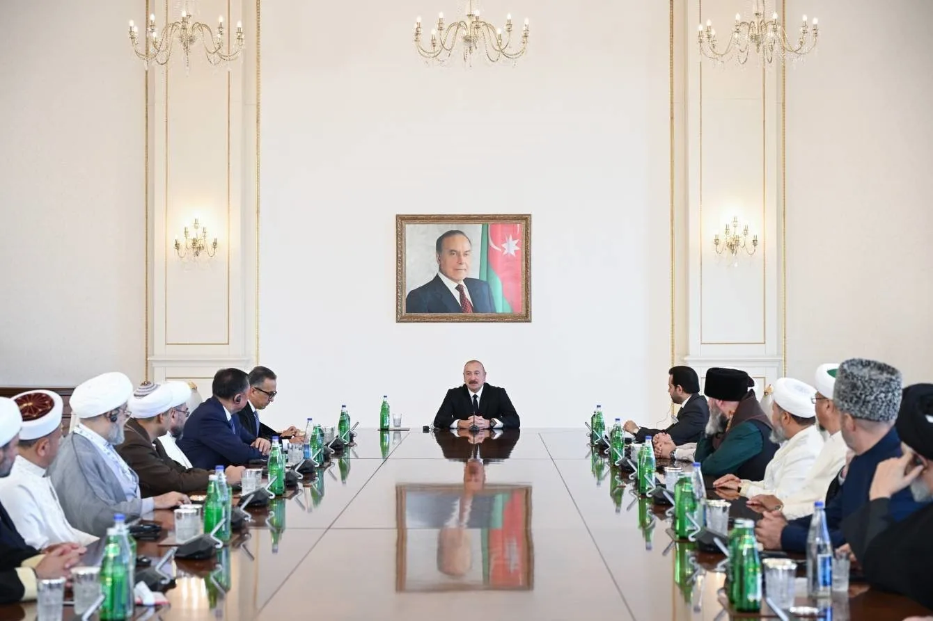 AZERBAYCAN CUMHURBAŞKANI İLHAM ALİYEV, TÜRK DEVLETLERİ TEŞKİLATI (TDT) MÜSLÜMAN DİNİ LİDERLER KONSEYİ'NİN 7’NCİ TOPLANTISI VE SEYİD YAHYA BAKÜVİ ULUSLARARASI KONFERANSI KAPSAMINDA BAŞKENT BAKÜ'DE BULUNAN DİNİ LİDERLERİ KABUL ETTİ.