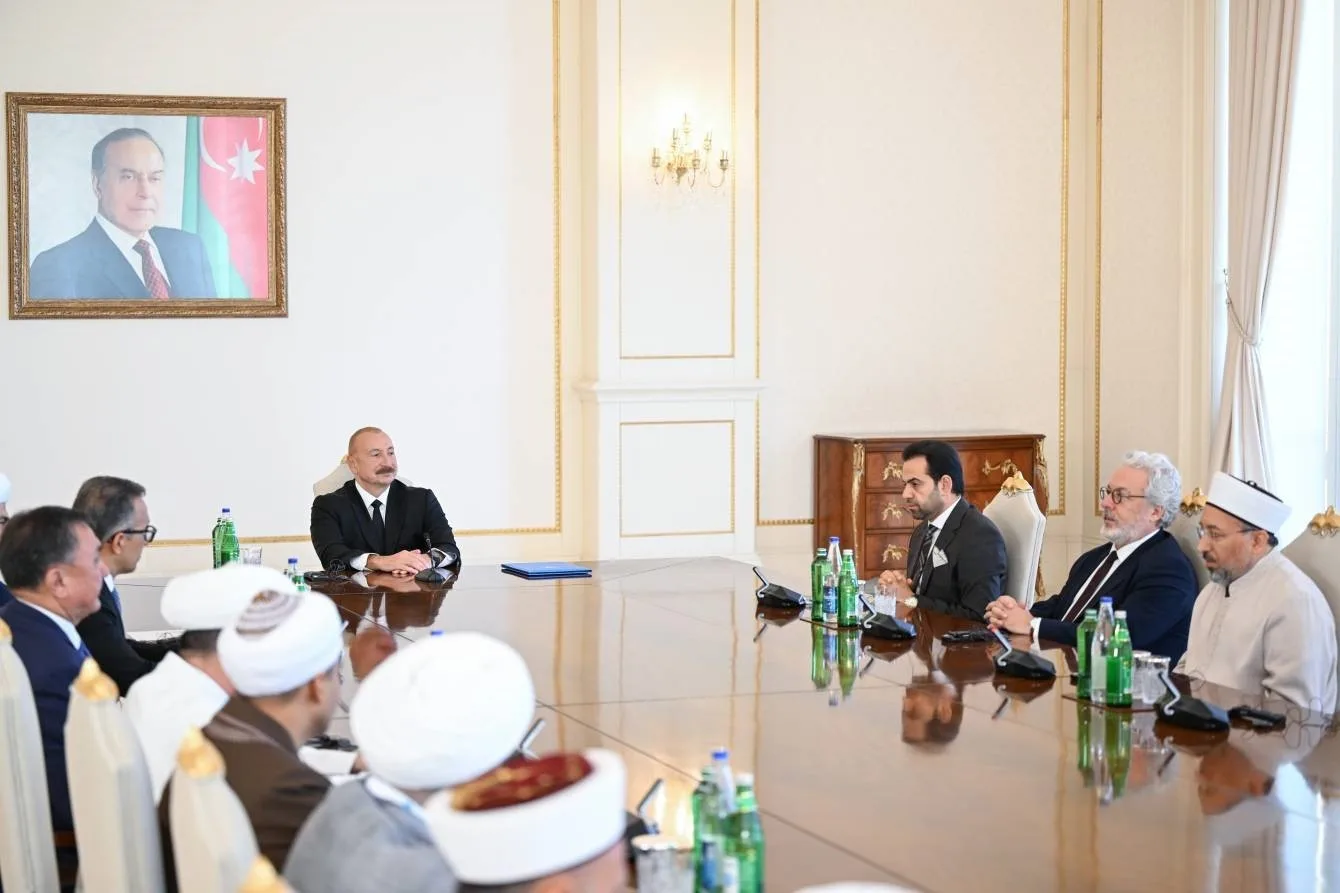 AZERBAYCAN CUMHURBAŞKANI İLHAM ALİYEV, TÜRK DEVLETLERİ TEŞKİLATI (TDT) MÜSLÜMAN DİNİ LİDERLER KONSEYİ'NİN 7’NCİ TOPLANTISI VE SEYİD YAHYA BAKÜVİ ULUSLARARASI KONFERANSI KAPSAMINDA BAŞKENT BAKÜ'DE BULUNAN DİNİ LİDERLERİ KABUL ETTİ.
