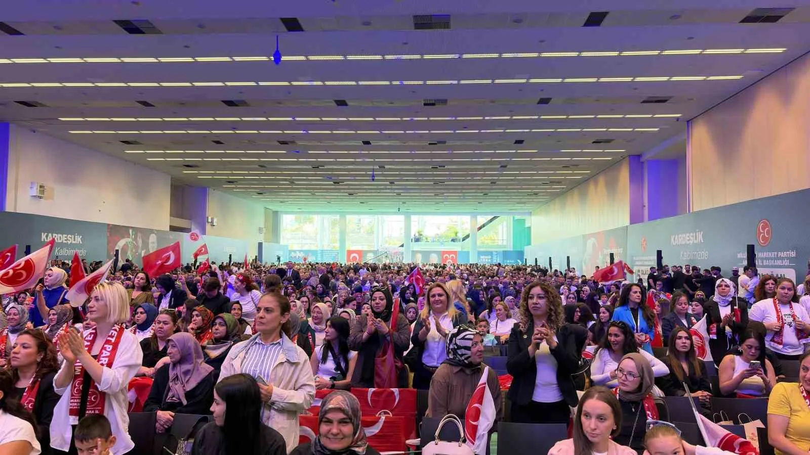 MİLLİYETÇİ HAREKET PARTİSİ'NİN (MHP) ANKARA 15. OLAĞAN İL KONGRESİ'NDE YAPILAN SEÇİMDE 643 DELEGENİN TAMAMININ OYUNU ALAN ALPARSLAN DOĞAN YENİDEN MHP ANKARA İL BAŞKANI OLDU.