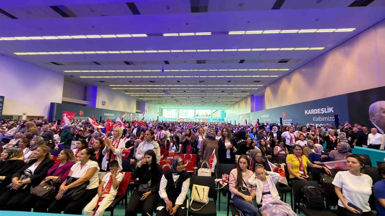 MİLLİYETÇİ HAREKET PARTİSİ'NİN (MHP) ANKARA 15. OLAĞAN İL KONGRESİ'NDE YAPILAN SEÇİMDE 643 DELEGENİN TAMAMININ OYUNU ALAN ALPARSLAN DOĞAN YENİDEN MHP ANKARA İL BAŞKANI OLDU.