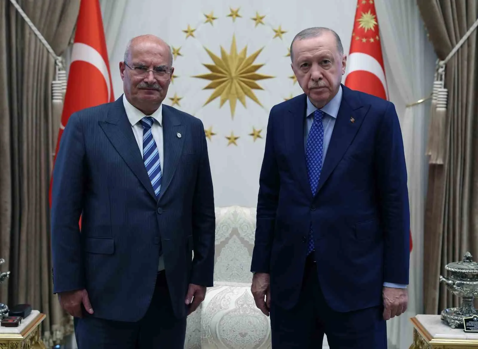 ATO BAŞKANI BARAN CUMHURBAŞKANI RECEP TAYYİP ERDOĞAN’A ANKARA’NIN EKONOMİK VE TİCARİ GELİŞİMİ İÇİN ATO TARAFINDAN HAZIRLANAN BİR RAPOR ARZ ETTİ.