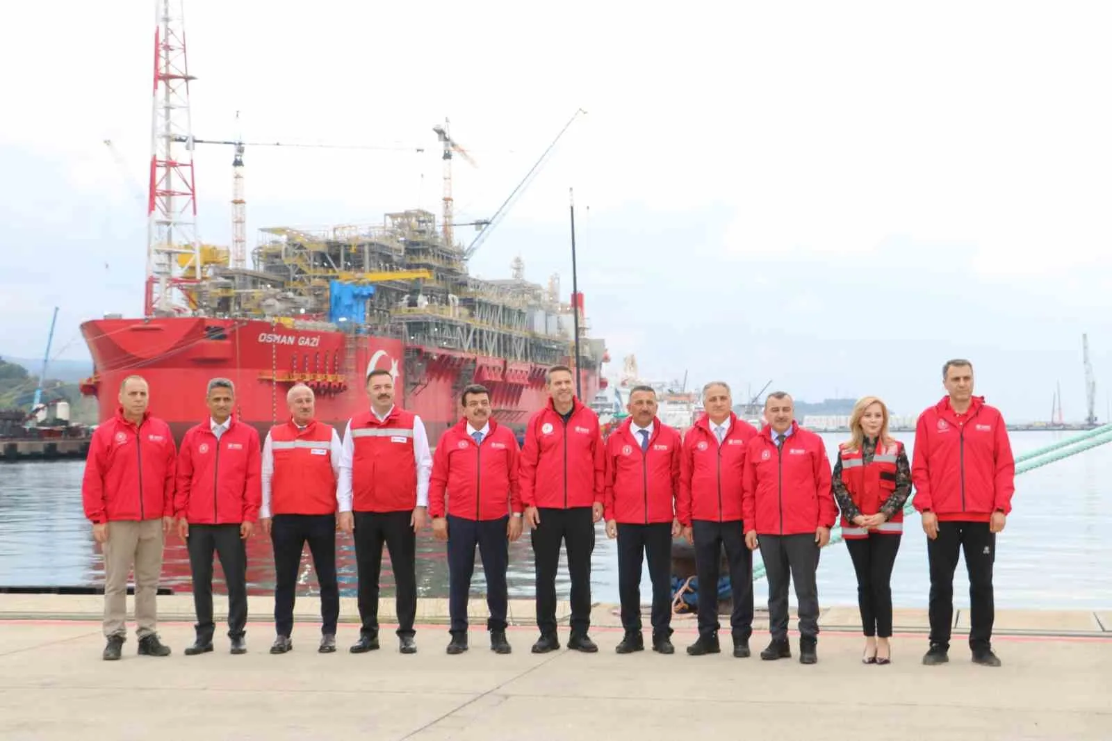 ENERJİ VE TABİİ KAYNAKLAR BAKANI ALPARSLAN BAYRAKTAR, OSMAN GAZİ YÜZER ÜRETİM PLATFORMUNDAKİ İNCELEMELERDE BULUNDU