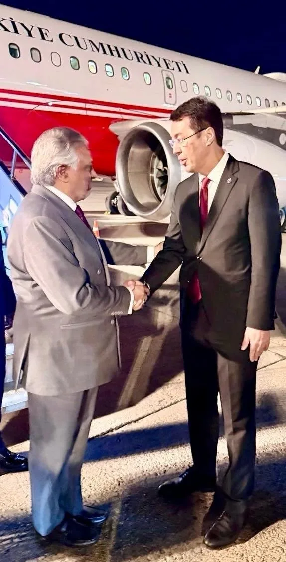 DIŞİŞLERİ BAKANI HAKAN FİDAN VE MİLLİ SAVUNMA BAKANI YAŞAR GÜLER, CUMHURBAŞKANI RECEP TAYYİP ERDOĞAN'A REFAKAT ETMEK ÜZERE KIRGIZİSTAN'IN BAŞKENTİ BİŞKEK'E GELDİ. (FOTO: PAKİSTAN DIŞİŞLERİ BAKANI)