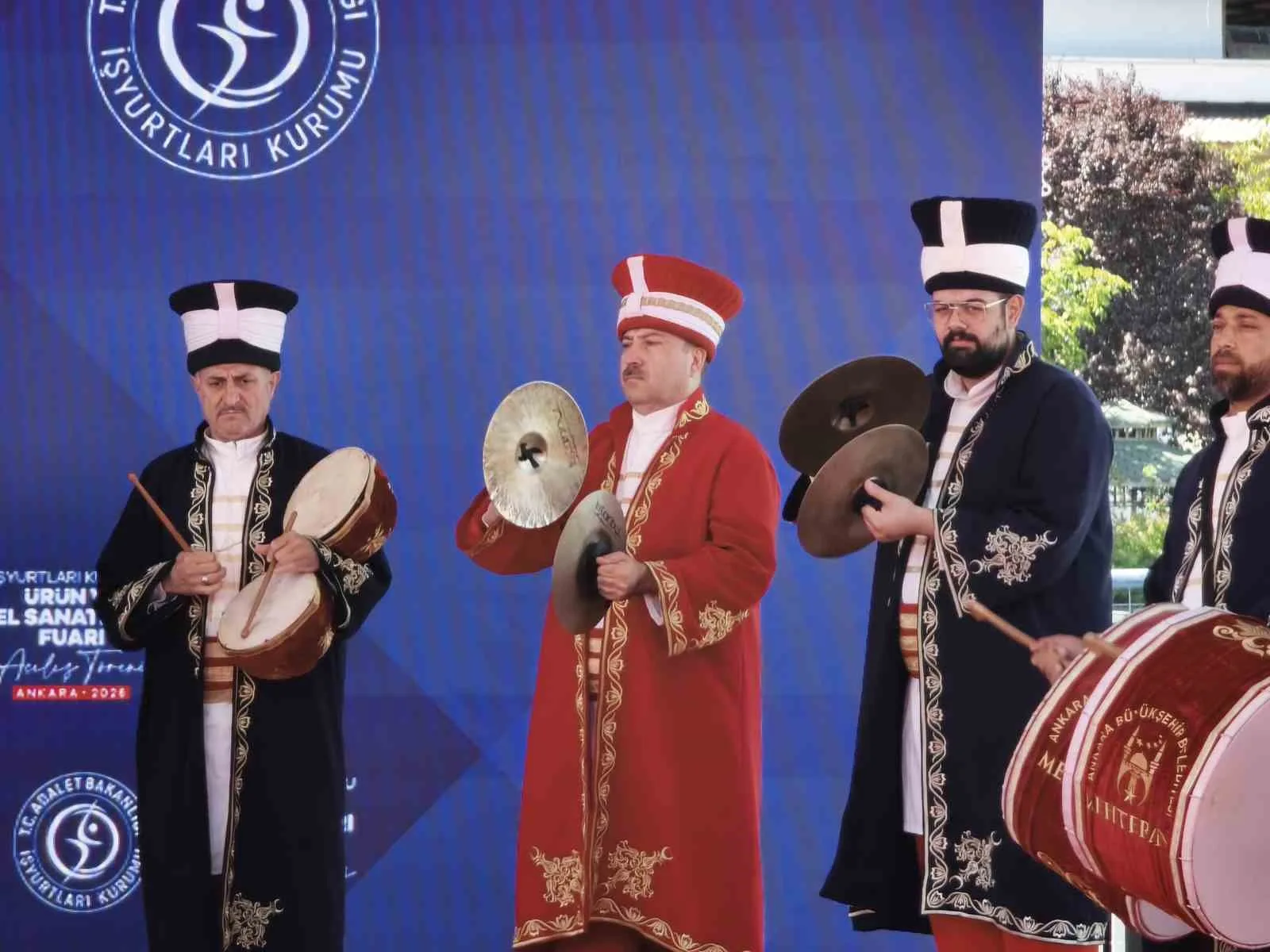 ADALET BAKANI AKIN GÜRLEK, İŞYURTLARI ANKARA ÜRÜN VE EL SANATLARI FUARI’NIN AÇILIŞINA KATILDI.