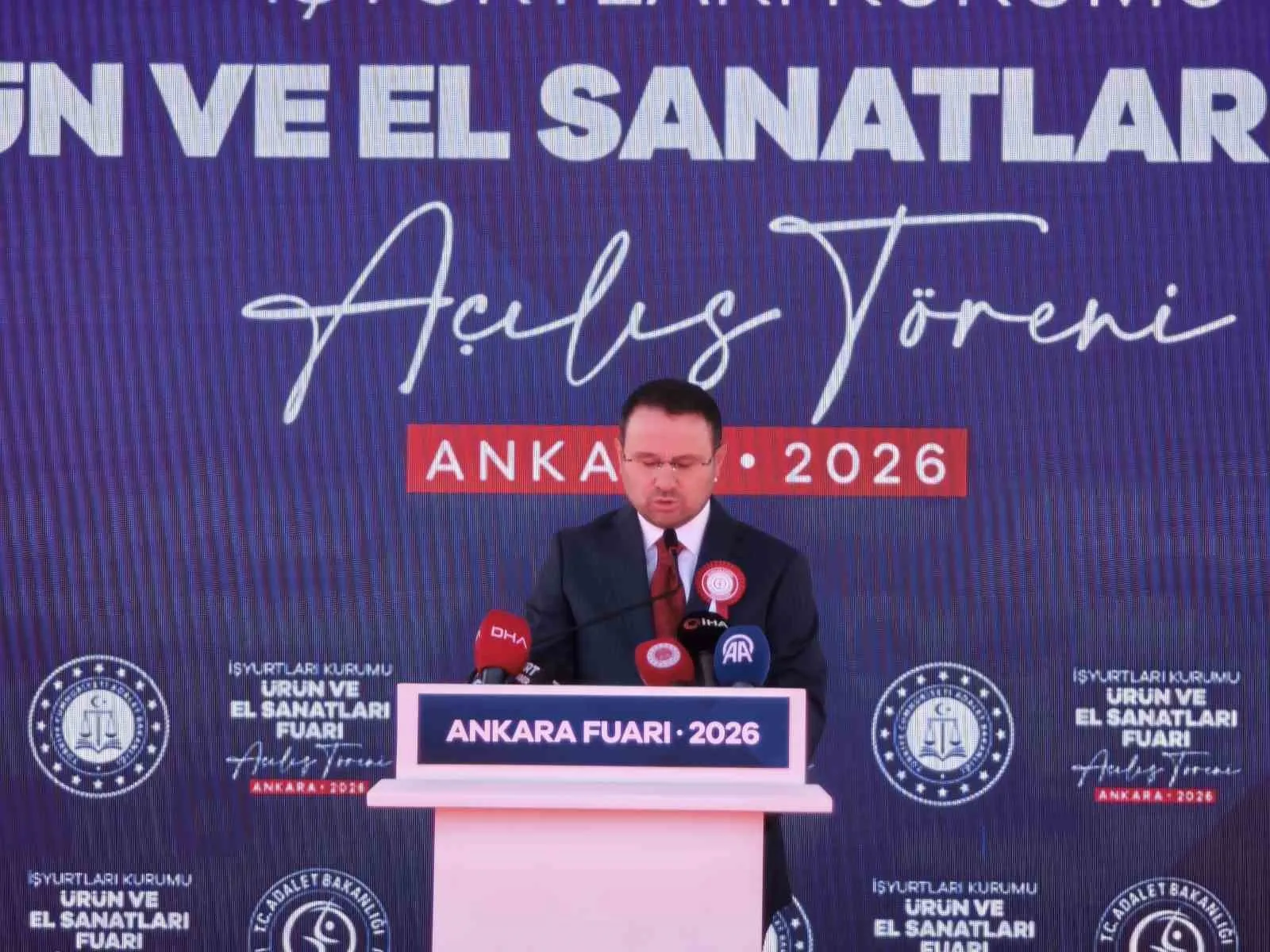 ADALET BAKANI AKIN GÜRLEK, İŞYURTLARI ANKARA ÜRÜN VE EL SANATLARI FUARI’NIN AÇILIŞINA KATILDI.