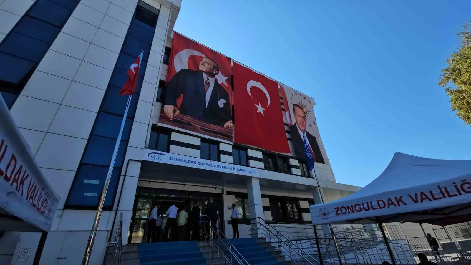 ÇALIŞMA VE SOSYAL GÜVENLİK BAKANI PROF. DR. VEDAT IŞIKHAN, ZONGULDAK SOSYAL GÜVENLİK İL MÜDÜRLÜĞÜ YENİ HİZMET BİNASININ AÇILIŞ TÖRENİNE KATILDI.