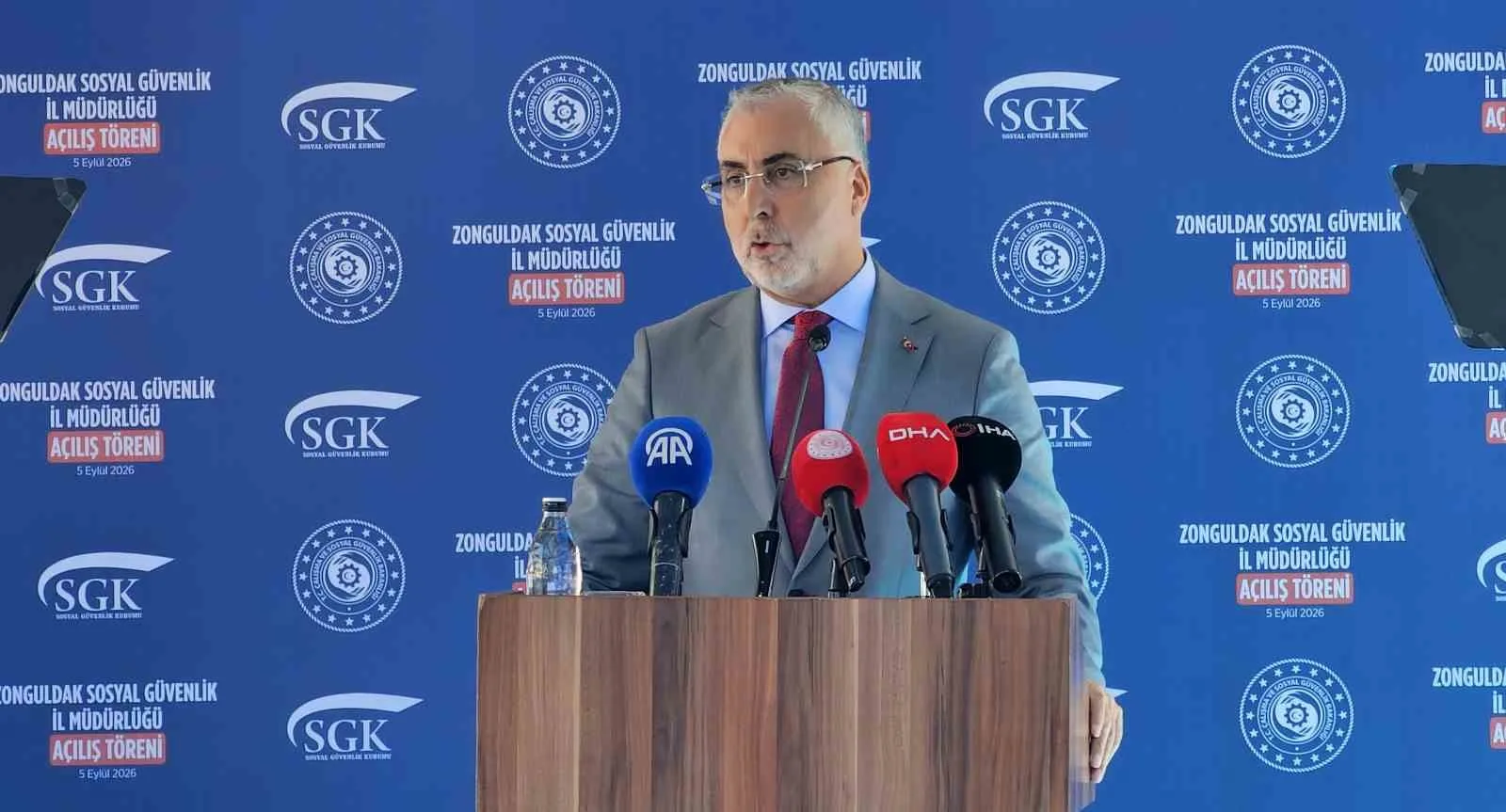 ÇALIŞMA VE SOSYAL GÜVENLİK BAKANI PROF. DR. VEDAT IŞIKHAN, ZONGULDAK SOSYAL GÜVENLİK İL MÜDÜRLÜĞÜ YENİ HİZMET BİNASININ AÇILIŞ TÖRENİNDE KONUŞTU