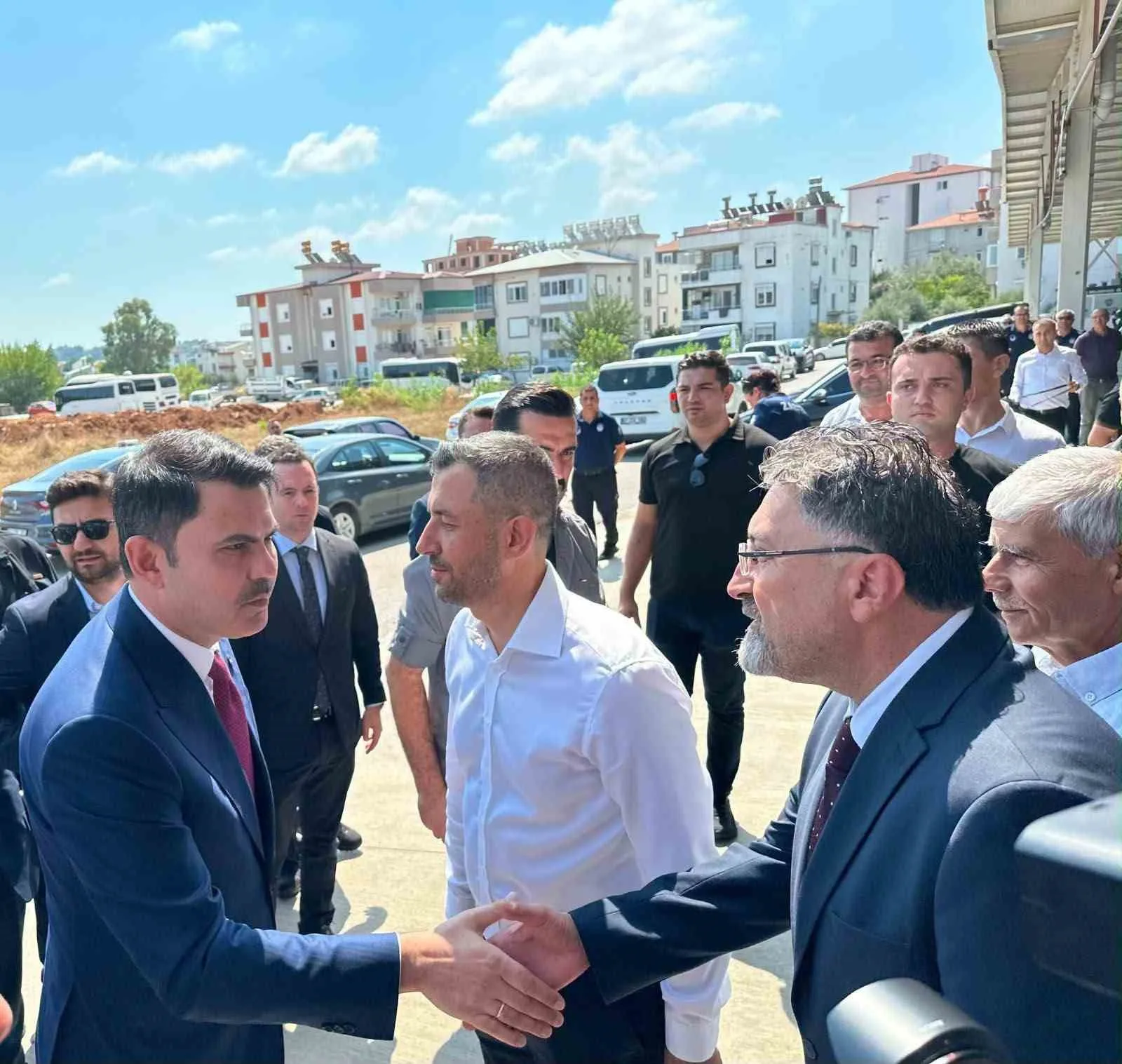 EVRE, ŞEHİRCİLİK VE İKLİM DEĞİŞİKLİĞİ BAKANI MURAT KURUM, ANTALYA PROGRAMI KAPSAMINDA, AK PARTİ ANTALYA MİLLETVEKİLİ KEMAL ÇELİK'İN KISA SÜRE ÖNCE HAYATINI KAYBEDEN AĞABEYİ HASAN ÇELİK İÇİN DÜZENLENEN MEVLİD-İ ŞERİF’E E KATILDI.