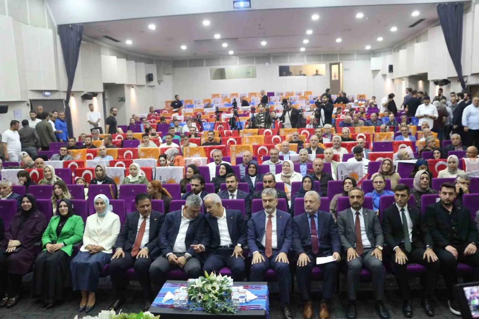 ULAŞTIRMA VE ALTYAPI BAKANI ABDULKADİR URALOĞLU, AK PARTİ ORTAHİSAR İLÇE DANIŞMA MECLİSİ TOPLANTISINA KATILDI.