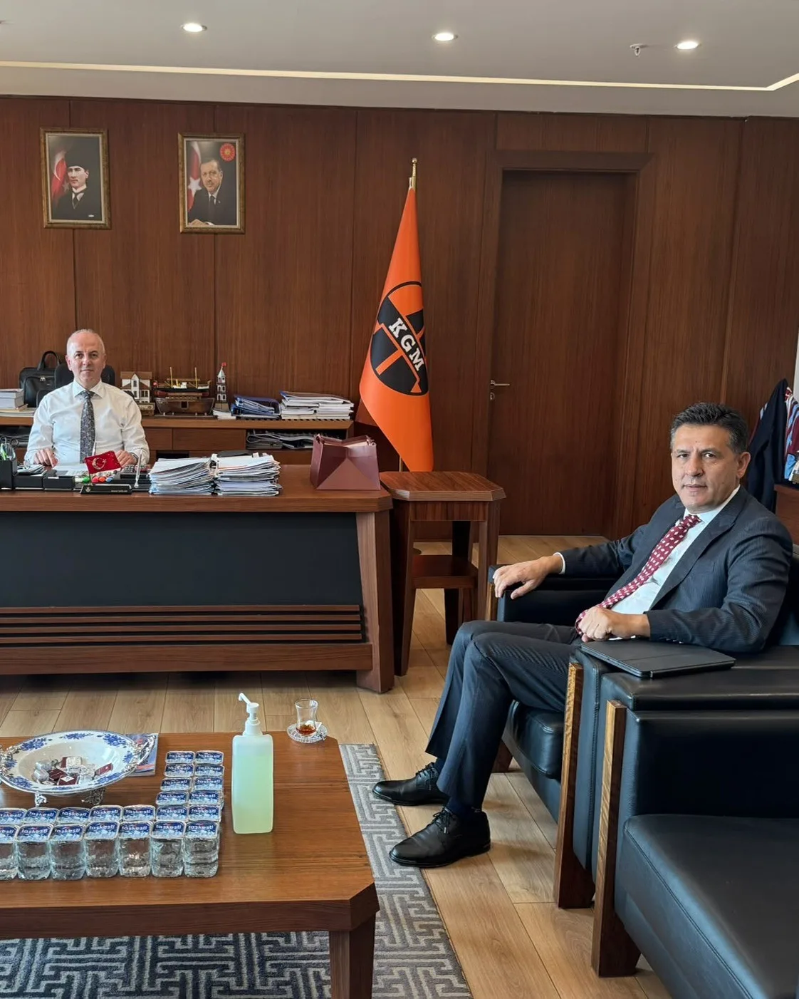 BELEDİYE BAŞKANI MUSTAFA ATLI  ANKARA’DAKİ BİR DİĞER GÖRÜŞMESİ İSE KARAYOLLARI GENEL MÜDÜR YARDIMCISI AHMET SAĞLAM İLE OLDUĞUNU KAYDEDEREK "YENİ TAMAMLANAN YOL İLE İNDİRME MEVKİİ ARASINDAKİ YAKLAŞIK 3,5 KİLOMETRELİK BÖLÜMÜN ÖNÜMÜZDEKİ HAFTALARDA İHALE EDİLMESİ İÇİN KARAYOLLARI ADANA BÖLGE MÜDÜRLÜĞÜ’NÜN YETKİLENDİRİLDİĞİ AÇIKLANDI.