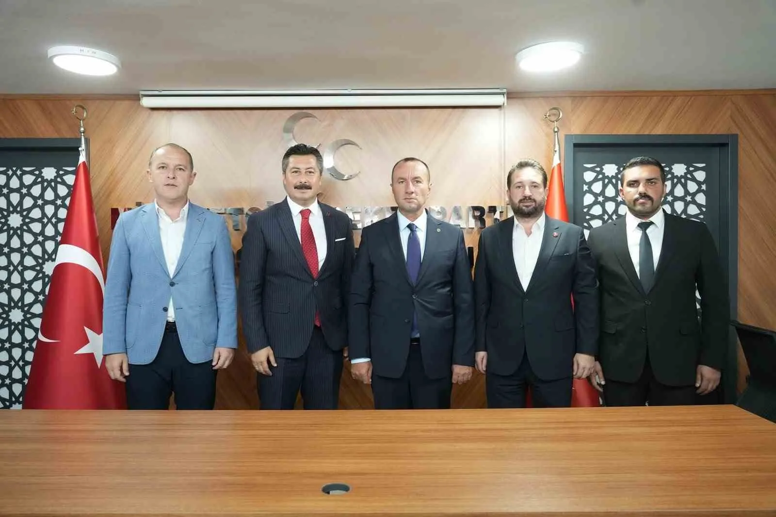 YENİŞEHİR BELEDİYE BAŞKANI ERCAN ÖZEL, MHP BURSA İL BAŞKANLIĞI GÖREVİNE SEÇİLEN MEHMET EMİN ÖZCANBAZ’A GERÇEKLEŞTİRDİĞİ HAYIRLI OLSUN ZİYARETİNDE CUMHUR İTTİFAKI’NIN BİRLİK VE BERABERLİĞİNE VURGU YAPTI.