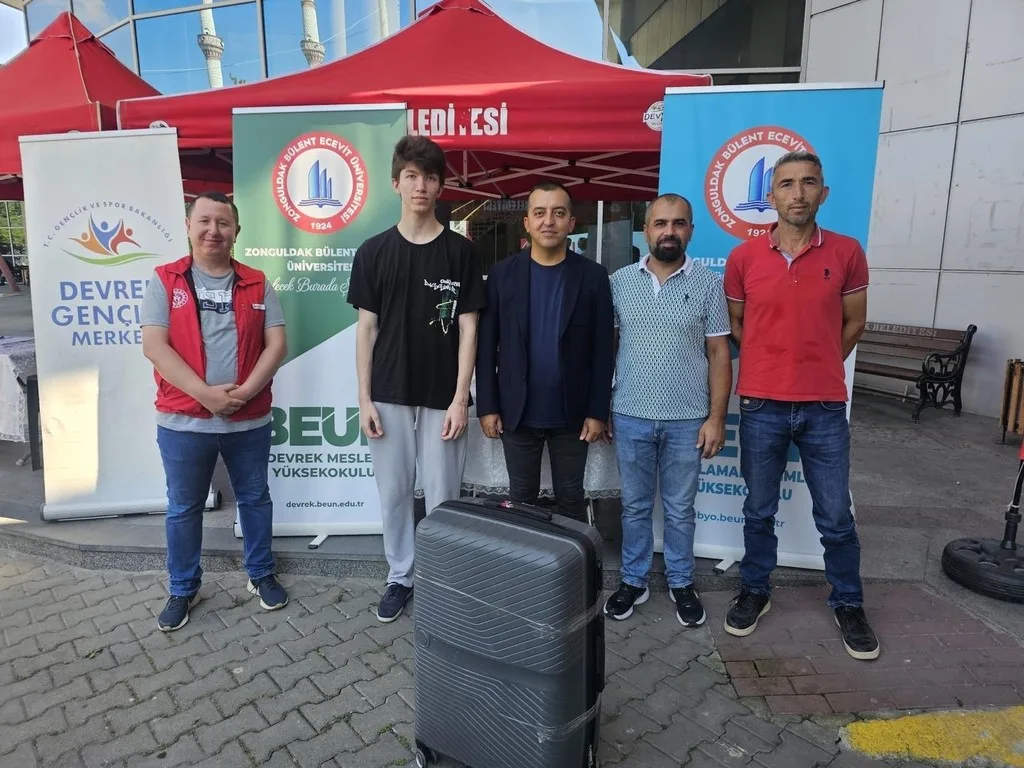 BEUN AİLESİ, YENİ ÖĞRENCİLERİNİ TERMİNALLERDE KARŞILADI