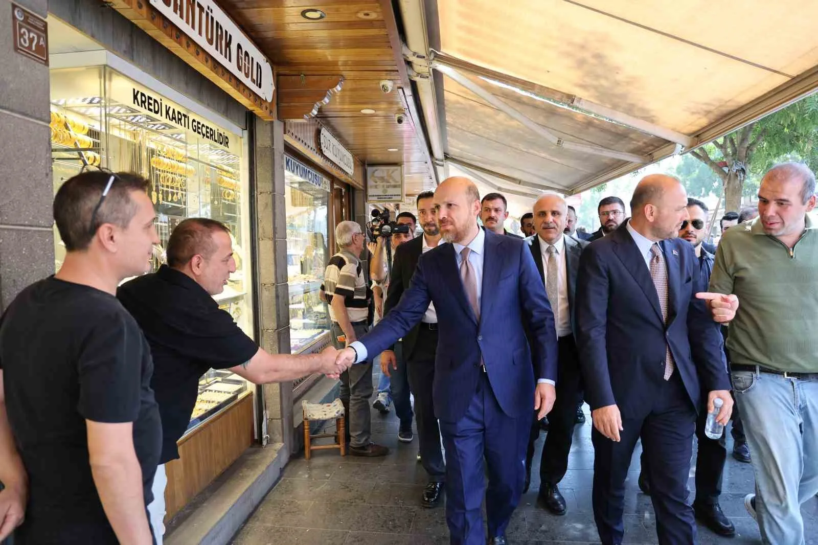 TÜRKİYE GÖNÜLLÜ TEŞEKKÜLLER VAKFI (TGTV) BAŞKANI BİLAL ERDOĞAN ÇEŞİTLİ ZİYARETLERDE BULUNMAK ÜZERE DİYARBAKIR’A GELDİ.
