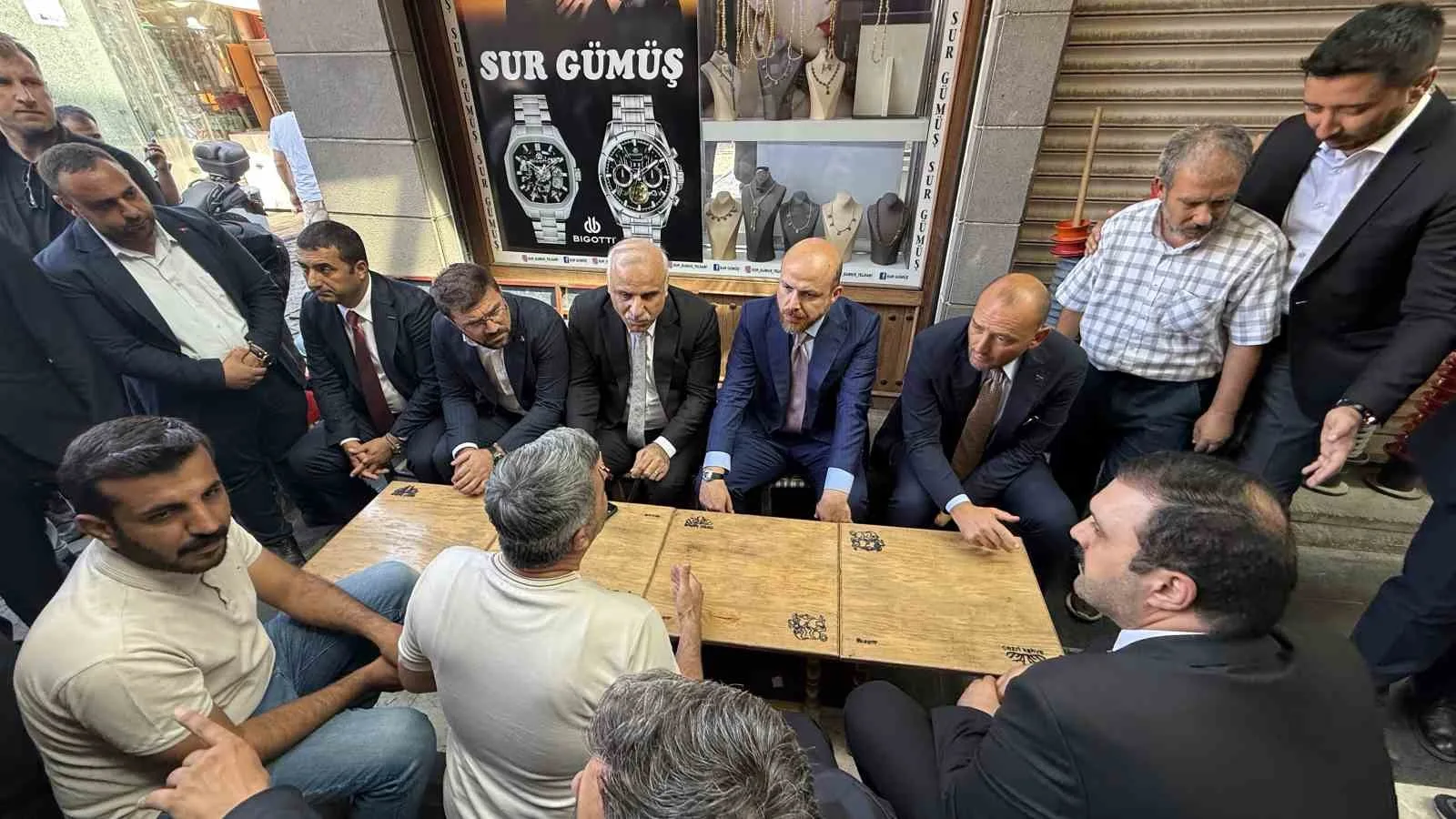 TÜRKİYE GÖNÜLLÜ TEŞEKKÜLLER VAKFI (TGTV) BAŞKANI BİLAL ERDOĞAN ÇEŞİTLİ ZİYARETLERDE BULUNMAK ÜZERE DİYARBAKIR’A GELDİ.