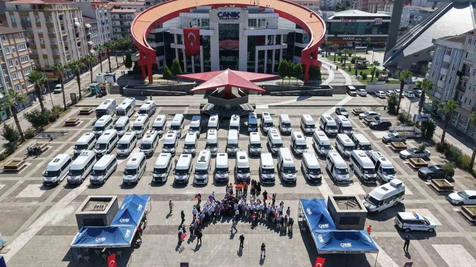 CUMHURBAŞKANI RECEP TAYYİP ERDOĞAN'I KARŞILAYAN VATANDAŞLAR
