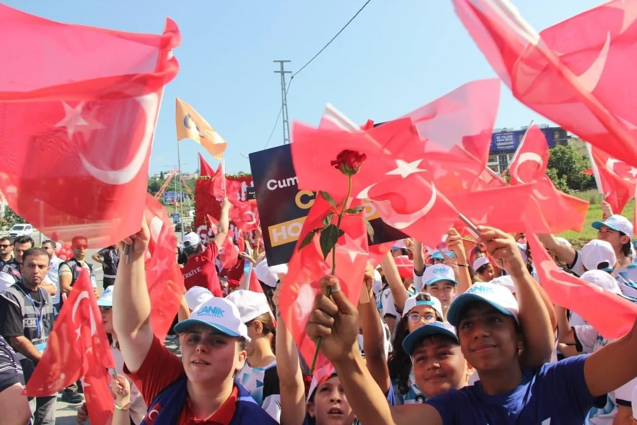 CUMHURBAŞKANI RECEP TAYYİP ERDOĞAN'I KARŞILAYAN VATANDAŞLAR