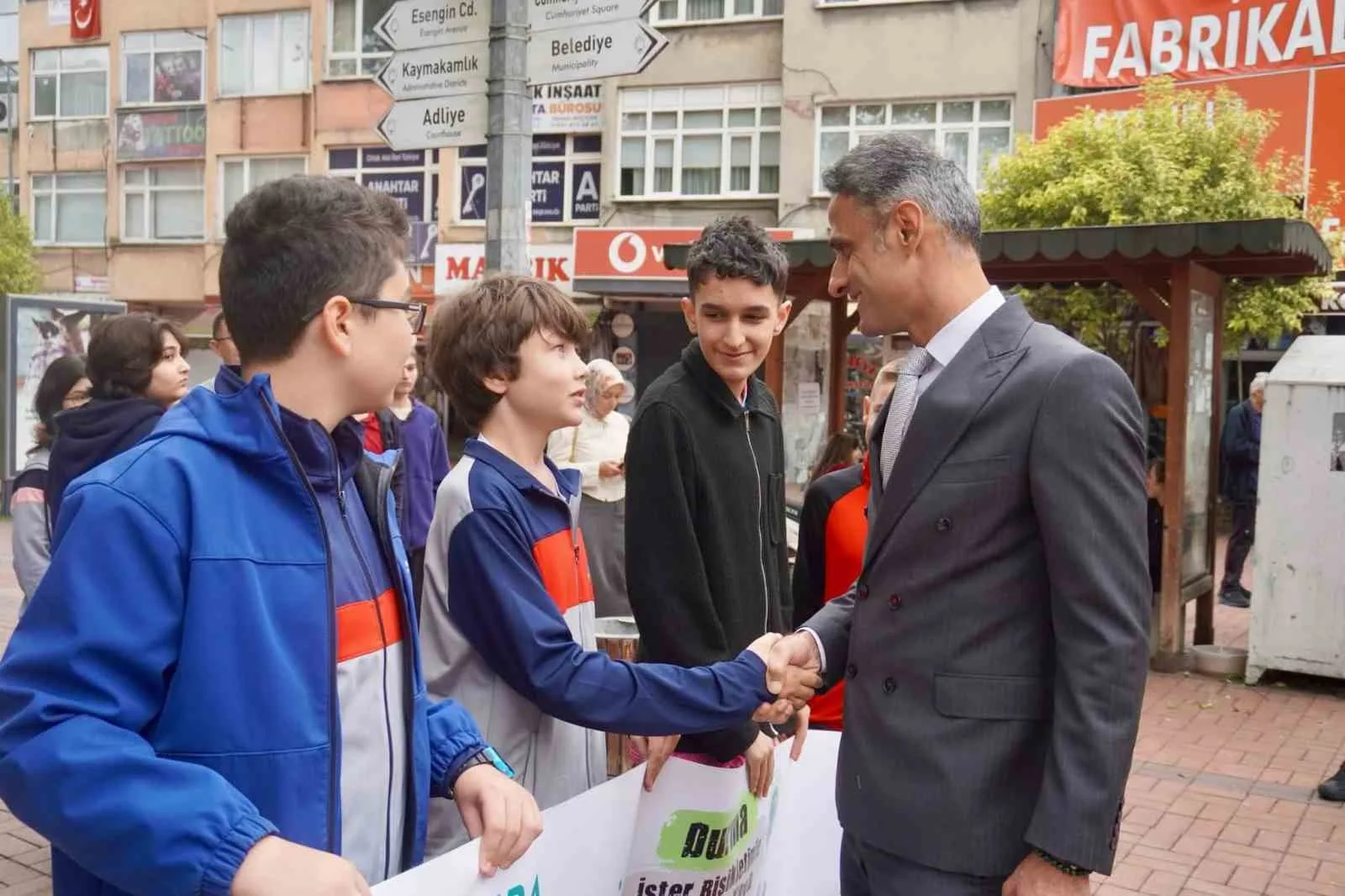 ZONGULDAK’IN ÇAYCUMA İLÇESİNDE AVRUPA HAREKETLİLİK HAFTASI KAPSAMINDA SAĞLIKLI YAŞAM VE ÇEVRE DOSTU ULAŞIM KONUSUNDA FARKINDALIK OLUŞTURMAK AMACIYLA YÜRÜYÜŞ VE BİSİKLET ETKİNLİĞİ DÜZENLENDİ.