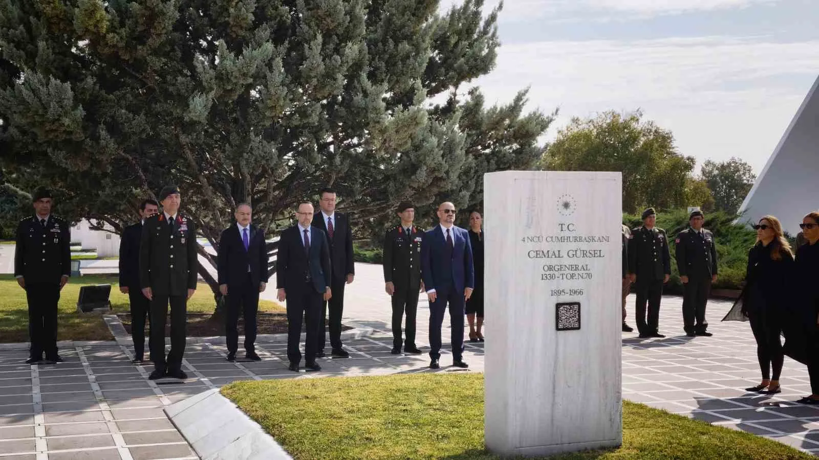 AYRICA PROGRAMDA, TÜRKİYE BÜYÜK MİLLET MECLİSİ TEMSİLCİSİ, CUMHURBAŞKANLIĞI TEMSİLCİSİ, VALİLİK TEMSİLCİSİ, ANKARA BÜYÜKŞEHİR BELEDİYESİ TEMSİLCİSİ VE GENELKURMAY BAŞKANLIĞI TEMSİLCİSİ YER ALDI.