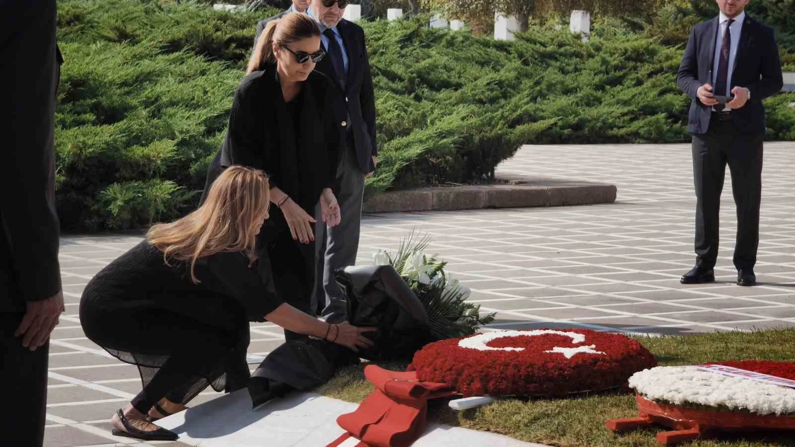 4. CUMHURBAŞKANI CEMAL GÜRSEL, ÖLÜMÜNÜN 60’INCI YILINDA MEZARI BAŞINDA ANILDI. TÖRENE AZ SAYIDA KİŞİNİN KATILMASI DİKKAT ÇEKTİ.