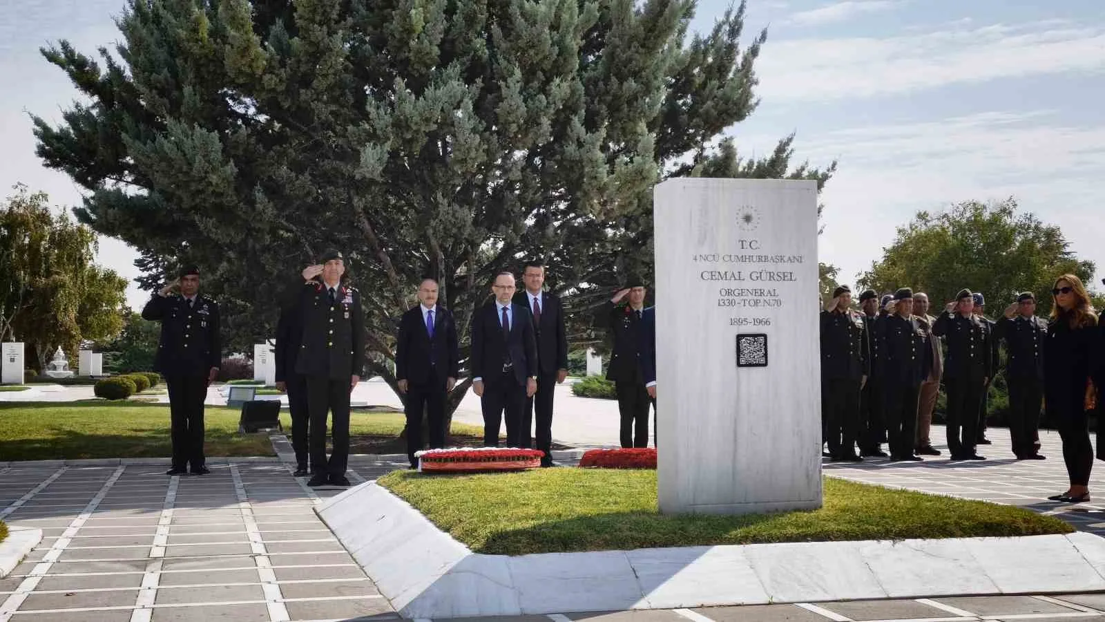 4. CUMHURBAŞKANI CEMAL GÜRSEL, ÖLÜMÜNÜN 60’INCI YILINDA MEZARI BAŞINDA ANILDI. TÖRENE AZ SAYIDA KİŞİNİN KATILMASI DİKKAT ÇEKTİ.