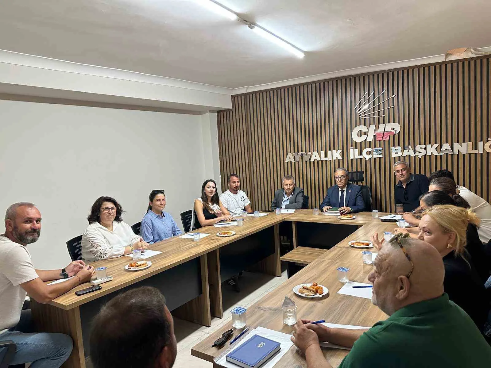 CHP AYVALIK’TA YENİ YÖNETİM GÖREV DAĞILIMINI YAPTI