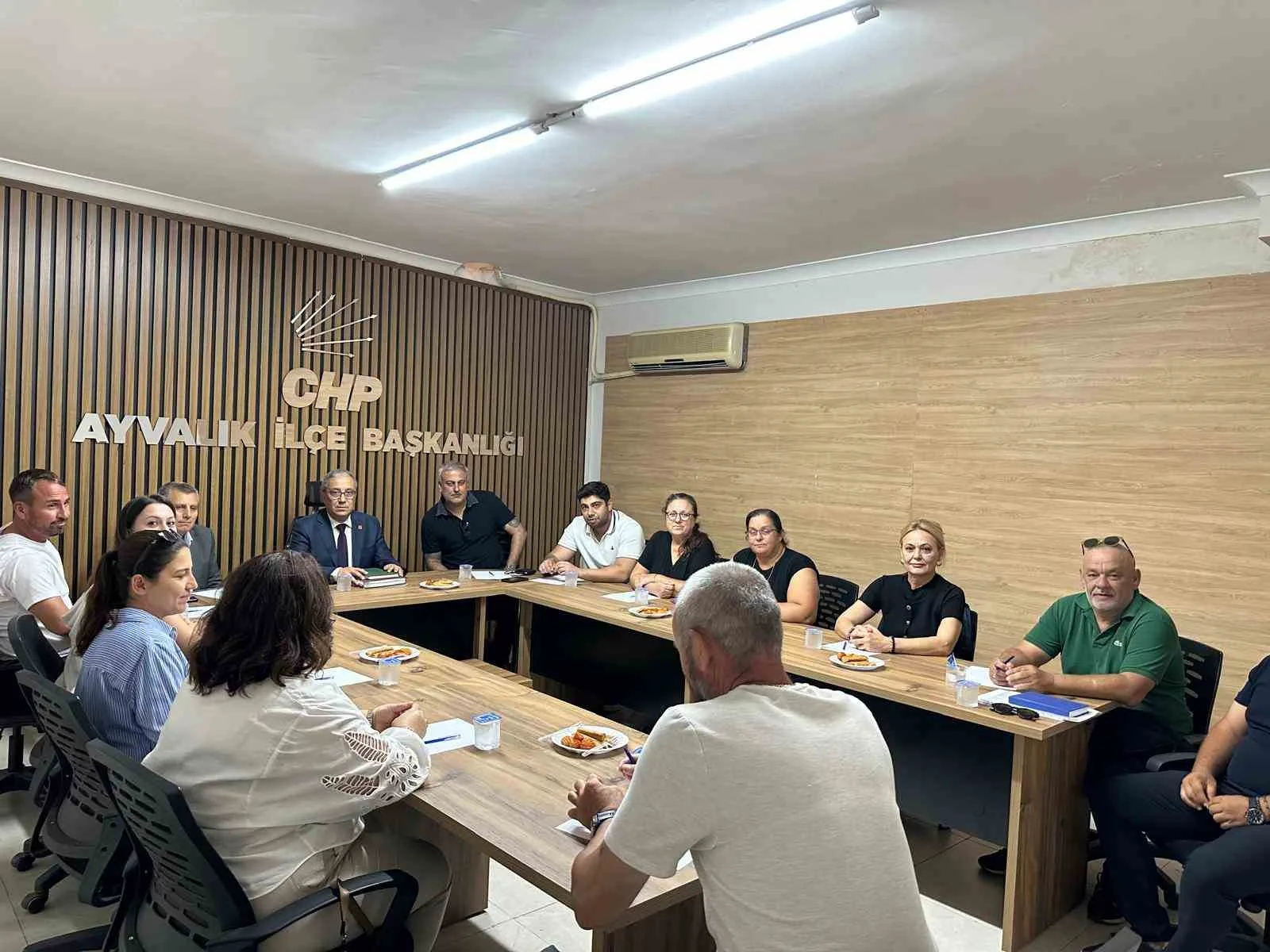 CHP AYVALIK’TA YENİ YÖNETİM GÖREV DAĞILIMINI YAPTI