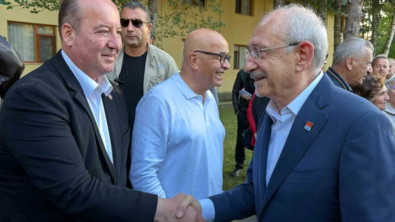 CUMHURİYET HALK PARTİSİ (CHP) GENEL BAŞKANI KEMAL KILIÇDAROĞLU, PARTİSİNİN TÜRKİYE BÜYÜK MİLLET MECLİSİ'NİN (TBMM) YENİ YASAMA YILI ÖNCESİNDE DÜZENLEDİĞİ 3 GÜNLÜK MİLLETVEKİLİ DEĞERLENDİRME KAMPINA KATILMAK ÜZERE BOLU'YA GELDİ.