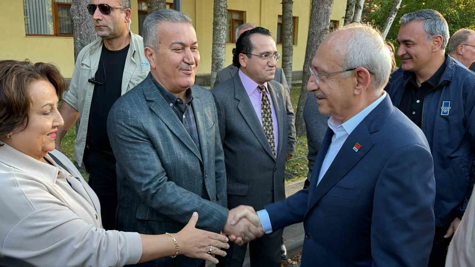 CUMHURİYET HALK PARTİSİ (CHP) GENEL BAŞKANI KEMAL KILIÇDAROĞLU, PARTİSİNİN TÜRKİYE BÜYÜK MİLLET MECLİSİ'NİN (TBMM) YENİ YASAMA YILI ÖNCESİNDE DÜZENLEDİĞİ 3 GÜNLÜK MİLLETVEKİLİ DEĞERLENDİRME KAMPINA KATILMAK ÜZERE BOLU'YA GELDİ.