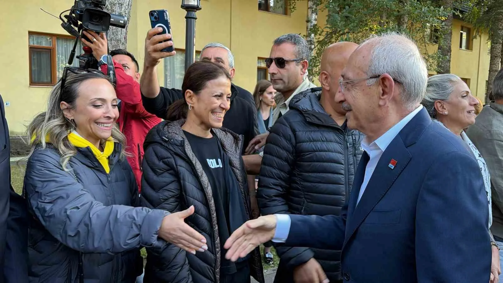 CUMHURİYET HALK PARTİSİ (CHP) GENEL BAŞKANI KEMAL KILIÇDAROĞLU, PARTİSİNİN TÜRKİYE BÜYÜK MİLLET MECLİSİ'NİN (TBMM) YENİ YASAMA YILI ÖNCESİNDE DÜZENLEDİĞİ 3 GÜNLÜK MİLLETVEKİLİ DEĞERLENDİRME KAMPINA KATILMAK ÜZERE BOLU'YA GELDİ.