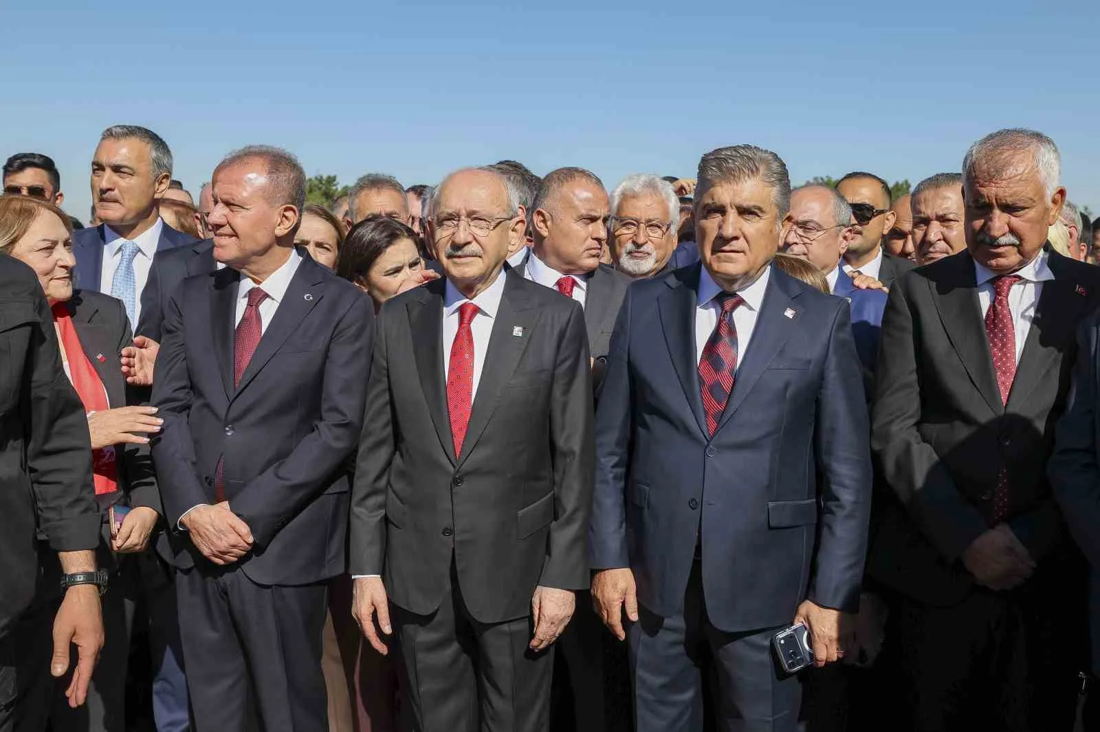 CUMHURİYET HALK PARTİSİ (CHP) GENEL BAŞKANI KEMAL KILIÇDAROĞLU VE BERABERİNDEKİ HEYET, PARTİNİN 103. KURULUŞ YIL DÖNÜMÜ DOLAYISIYLA ANITKABİR’İ ZİYARET ETTİ.