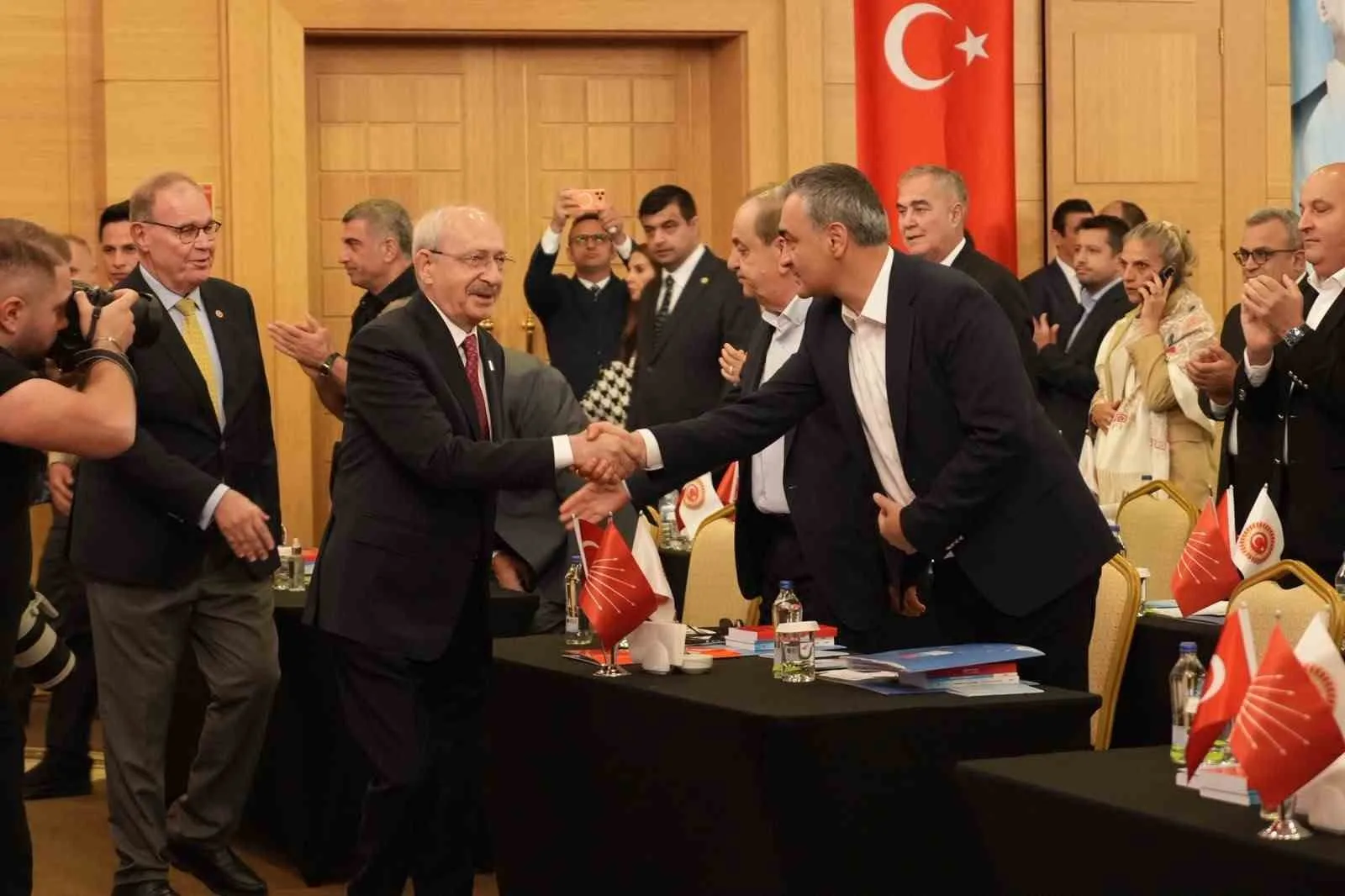 CUMHURİYET HALK PARTİSİ (CHP) GENEL BAŞKANI KEMAL KILIÇDAROĞLU, "TÜRKİYE'NİN SAYGINLIĞINI, TÜRKİYE'NİN BÜYÜKLÜĞÜNÜ, BÖLGEDEKİ ETKİNLİĞİNİ, DÜNYADAKİ ETKİNLİĞİNİ HER YERDE ANLATACAĞIZ" DEDİ.
