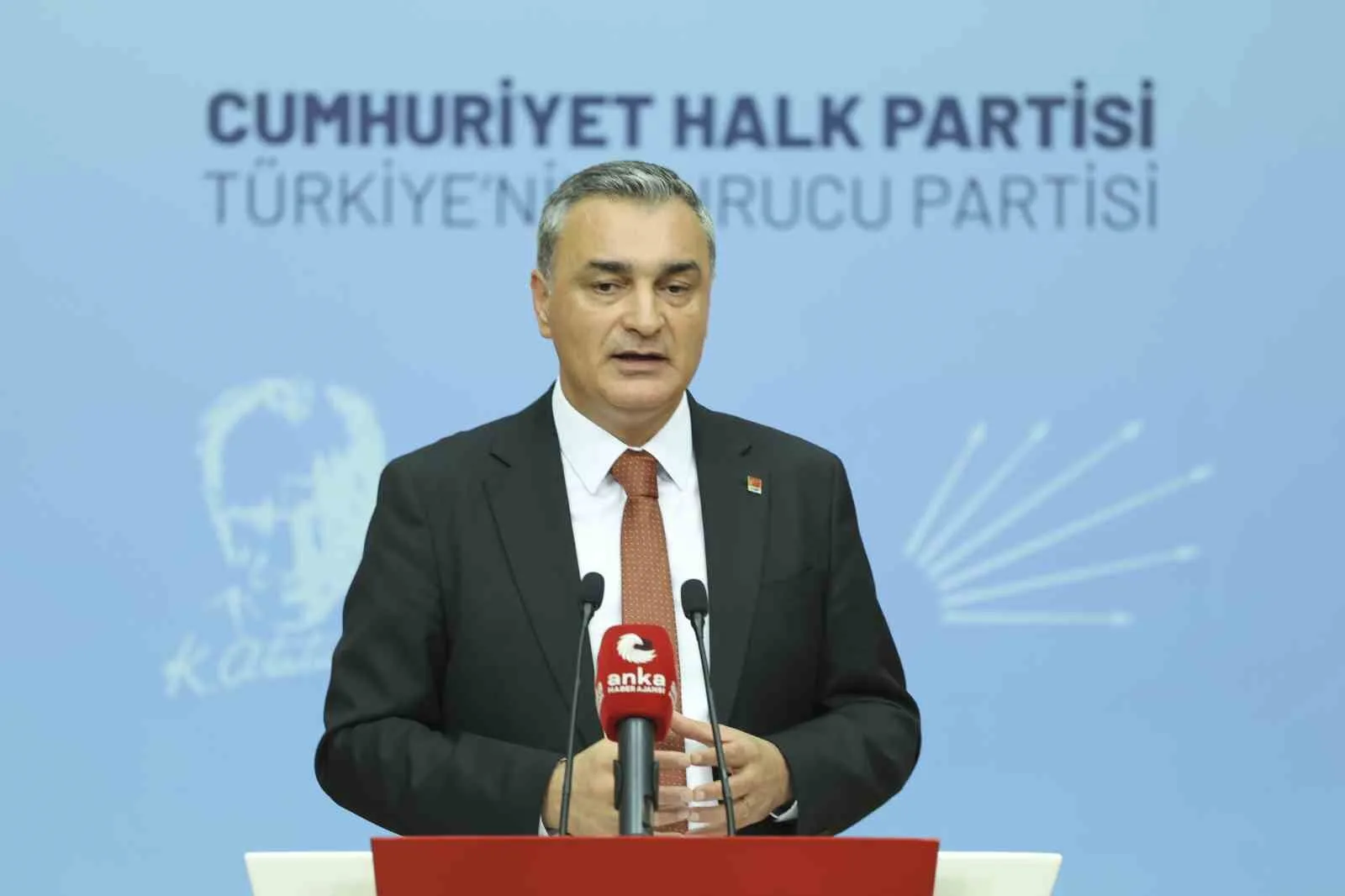 CUMHURİYET HALK PARTİSİ (CHP) PARTİ SÖZCÜSÜ MÜSLİM SARI, MUTLAK BUTLAN KARARININ ARDINDAN YAPILAN TEMYİZ BAŞVURUSUNUN GERİ ÇEKİLMESİNE İLİŞKİN "CHP’NİN KONGRELERİ VE KURULTAYININ ÖNÜNDE HİÇBİR HUKUKİ ENGEL BU AŞAMADAN SONRA KALMAMIŞTIR" DEDİ.