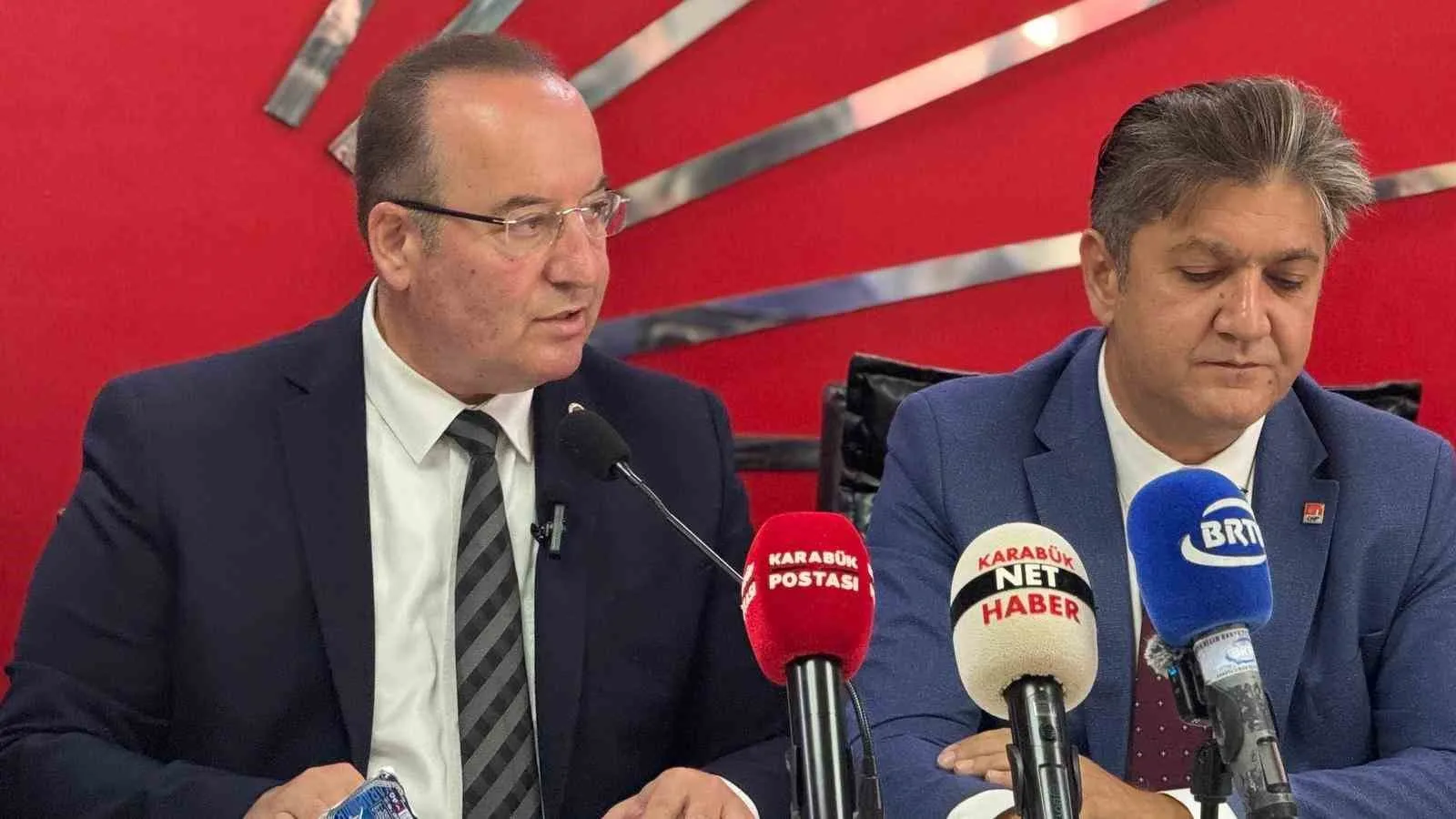 CHP KARABÜK MİLLETVEKİLİ CEVDET AKAY, KARABÜK’ÜN ÖDEDİĞİ VERGİNİN KARŞILIĞINDA KENTE AYRILAN YATIRIM BÜTÇESİNİN YETERSİZ OLDUĞUNU BELİRTEREK, "11,5 MİLYAR LİRA VERGİ ÖDEYEN KARABÜK, BUNUN KARŞILIĞINDA 1,6 MİLYAR LİRALIK YATIRIM BÜTÇESİ ALIYOR. BU ORANI ARTIRMAMIZ GEREKİYOR" DEDİ.