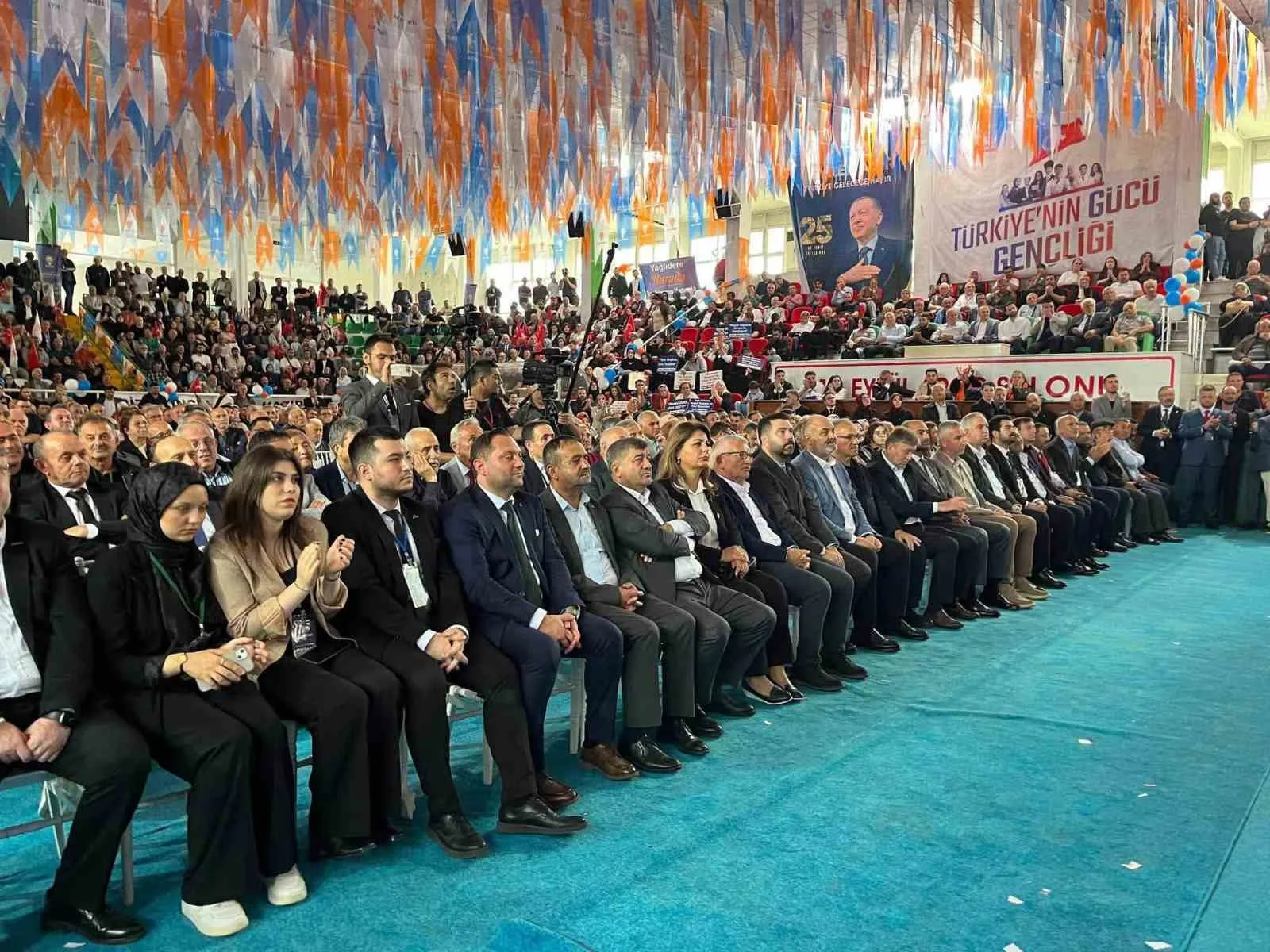 BİR SÜRE ÖNCE ATAMA YOLUYLA AK PARTİ GİRESUN İL BAŞKANLIĞI GÖREVİNE GETİRİLEN HÜSEYİN ALKAN, GÖREV SÜRECİNDEKİ İLK BÜYÜK TEŞKİLAT BULUŞMASI OLAN GENİŞLETİLMİŞ İL DANIŞMA MECLİSİ TOPLANTISI’NDA YOĞUN KATILIMLA DİKKAT ÇEKTİ.