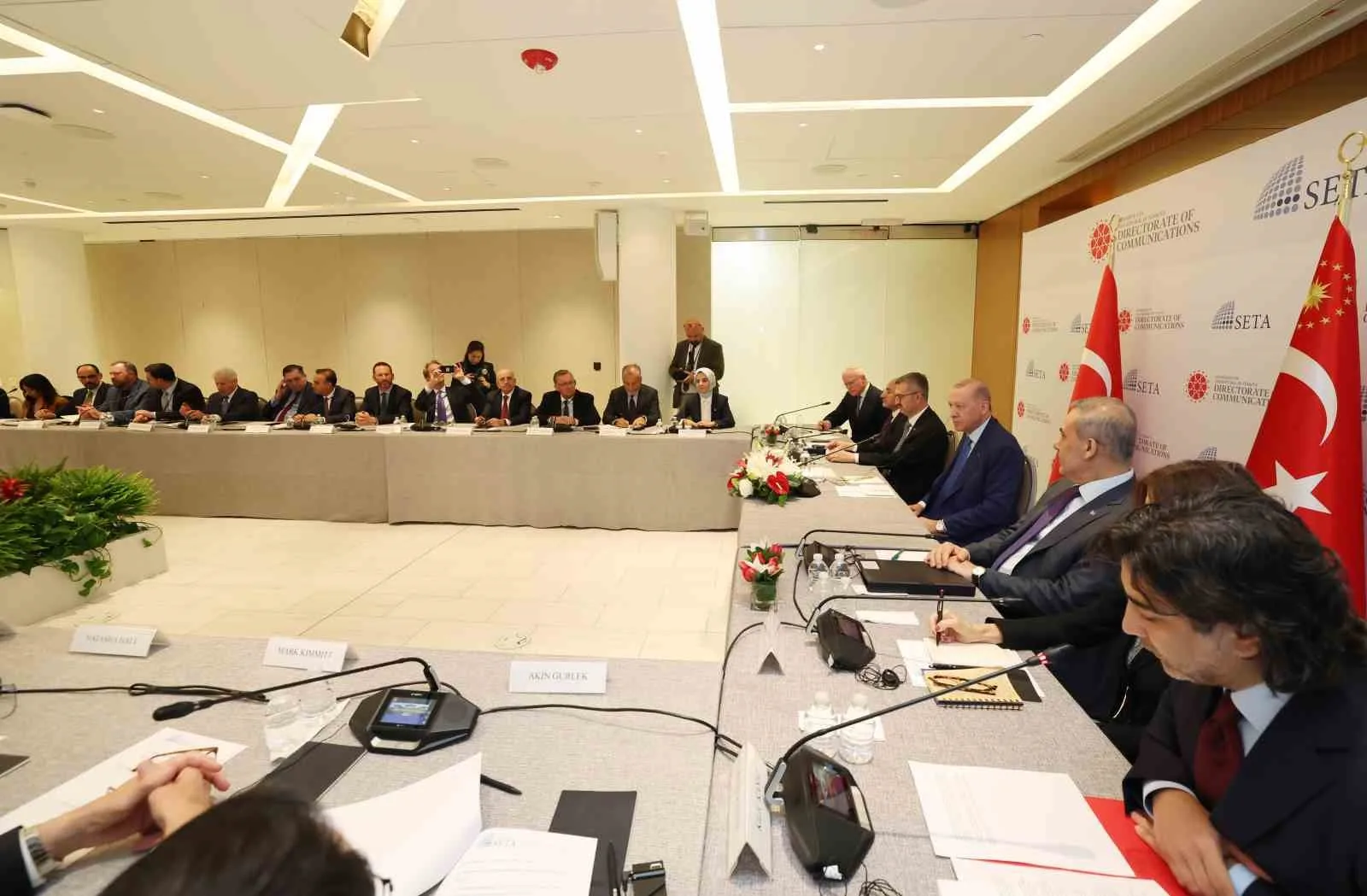 CUMHURBAŞKANI ERDOĞAN, ABD’Lİ DÜŞÜNCE KURULUŞU TEMSİLCİLERİYLE BULUŞTU