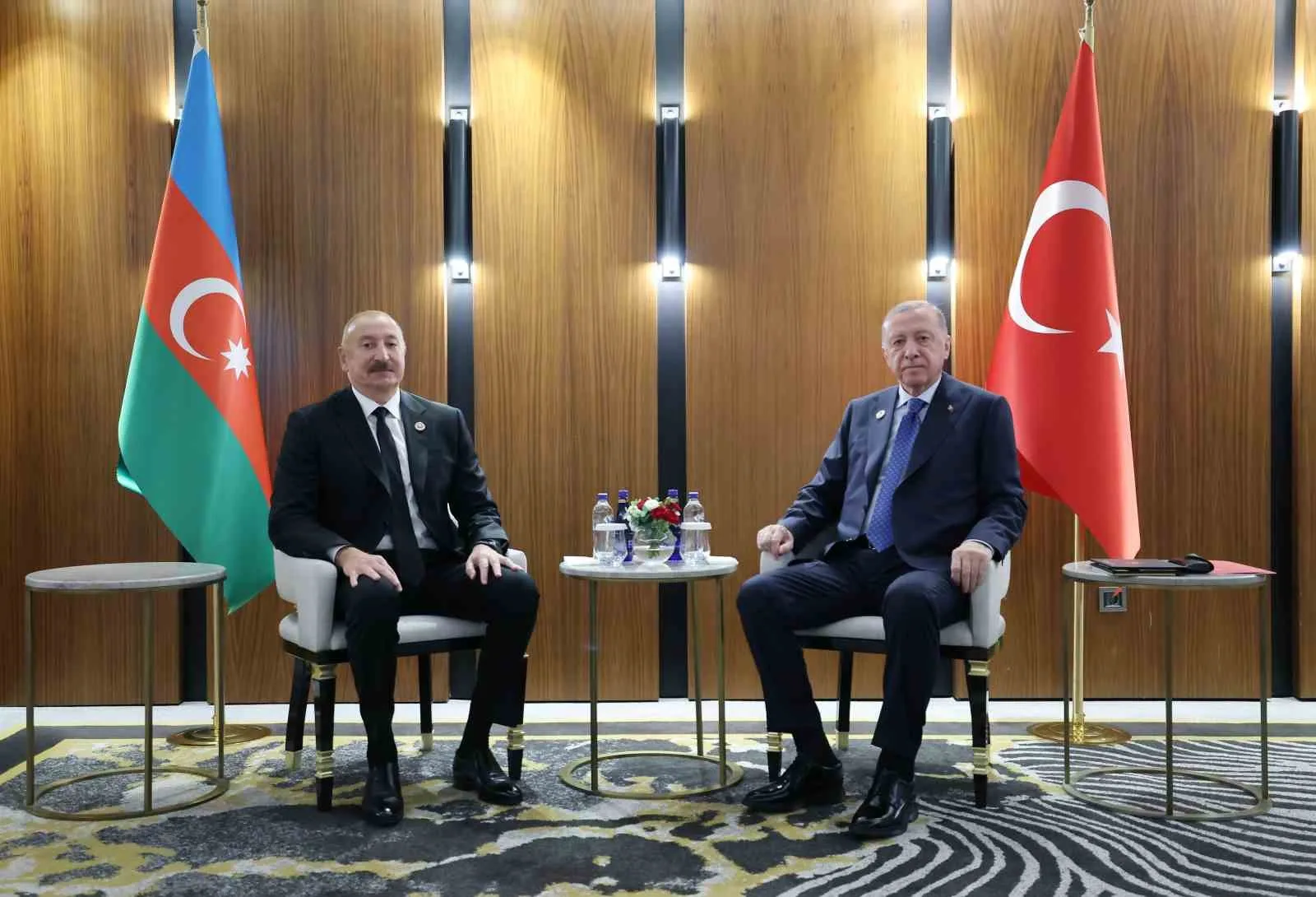 CUMHURBAŞKANI RECEP TAYYİP ERDOĞAN, BİŞKEK'TE AZERBAYCANLI MEVKİDAŞI İLHAM ALİYEV İLE BİR ARAYA GELDİ.