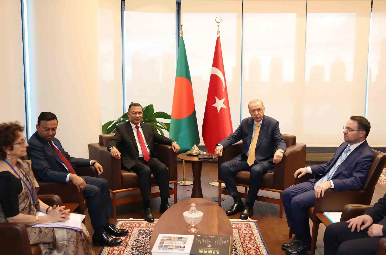 CUMHURBAŞKANI ERDOĞAN, BANGLADEŞ BAŞBAKANI RAHMAN İLE GÖRÜŞTÜ