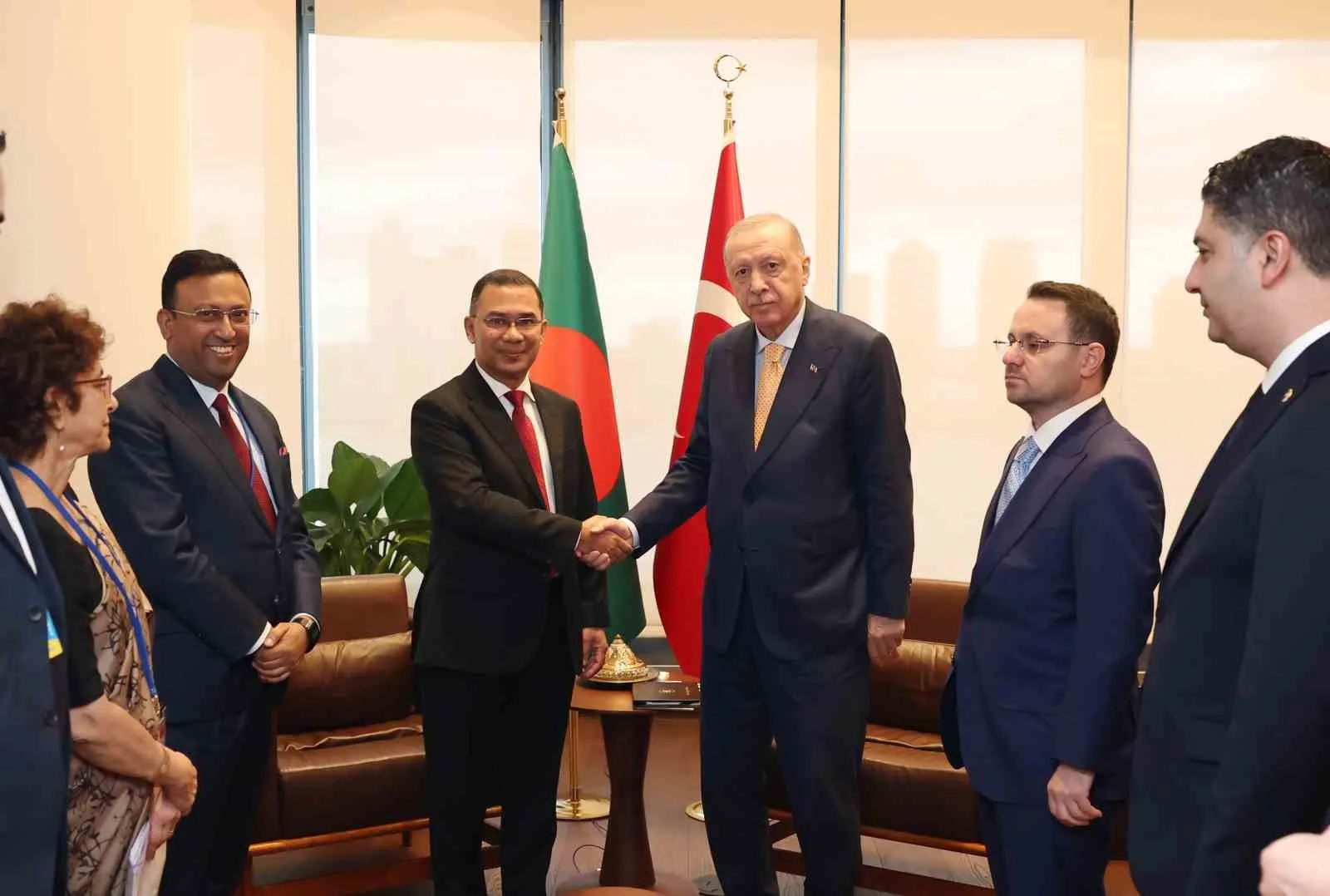 CUMHURBAŞKANI ERDOĞAN, BANGLADEŞ BAŞBAKANI RAHMAN İLE GÖRÜŞTÜ