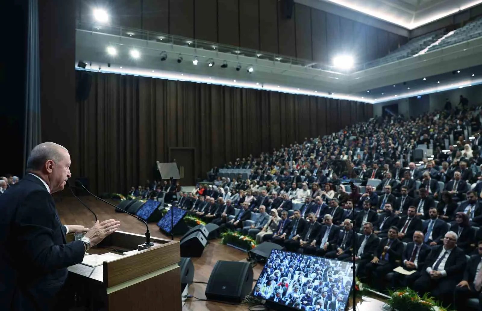 CUMHURBAŞKANI ERDOĞAN, AK PARTİ KONGRE MERKEZİ'NDE GERÇEKLEŞTİRİLEN GENİŞLETİLMİŞ İL BAŞKANLARI TOPLANTISI'NA KATILDI.