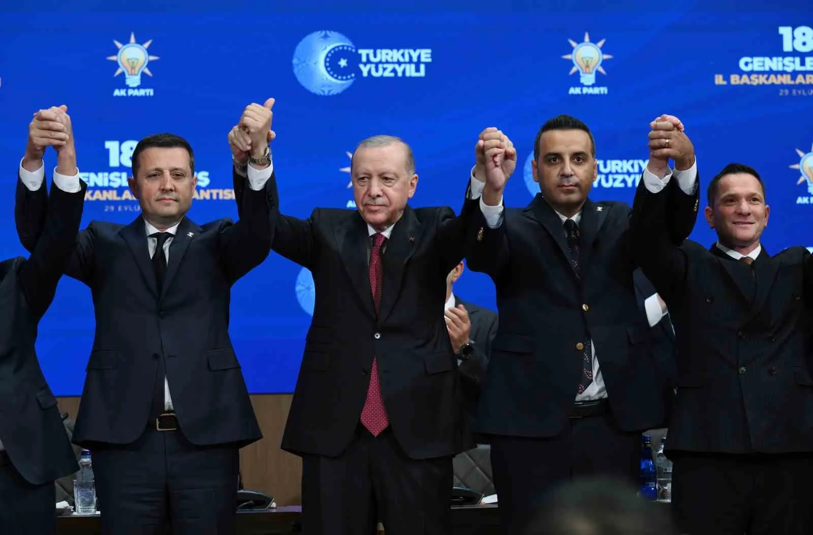 CUMHURBAŞKANI ERDOĞAN, AK PARTİ KONGRE MERKEZİ'NDE GERÇEKLEŞTİRİLEN GENİŞLETİLMİŞ İL BAŞKANLARI TOPLANTISI'NA KATILDI.