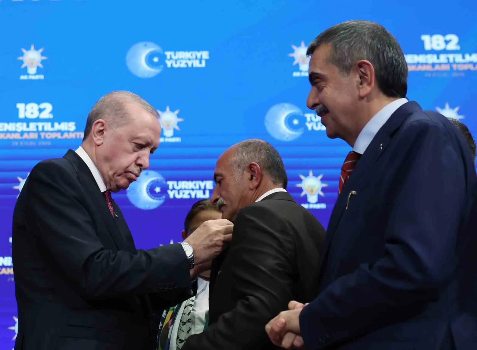 CUMHURBAŞKANI ERDOĞAN, AK PARTİ KONGRE MERKEZİ'NDE GERÇEKLEŞTİRİLEN GENİŞLETİLMİŞ İL BAŞKANLARI TOPLANTISI'NA KATILDI.