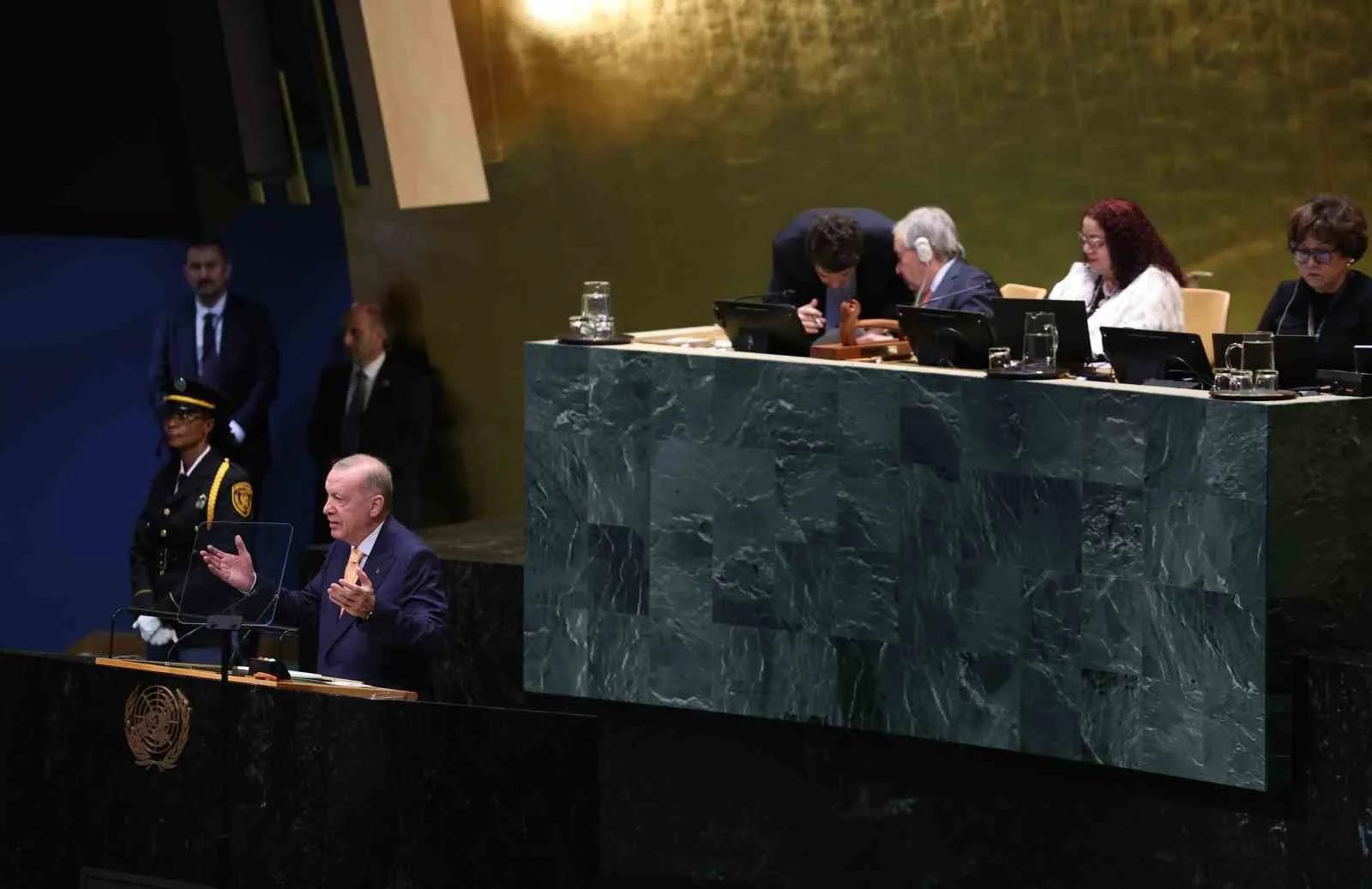 CUMHURBAŞKANI ERDOĞAN: "BİZLER, TIPKI GEÇEN YIL OLDUĞU GİBİ ÖZGÜR VE EGEMEN FİLİSTİN DEVLETİ'NİN SESİ OLACAK, FİLİSTİN HALKININ MÜCADELESİNİ BU KÜRSÜDEN DÜNYAYA DUYURMAYA DEVAM EDECEĞİZ"