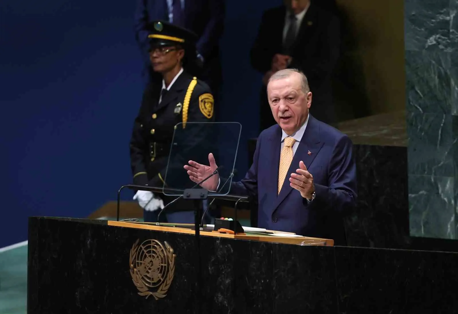 CUMHURBAŞKANI ERDOĞAN: "BİZLER, TIPKI GEÇEN YIL OLDUĞU GİBİ ÖZGÜR VE EGEMEN FİLİSTİN DEVLETİ'NİN SESİ OLACAK, FİLİSTİN HALKININ MÜCADELESİNİ BU KÜRSÜDEN DÜNYAYA DUYURMAYA DEVAM EDECEĞİZ"