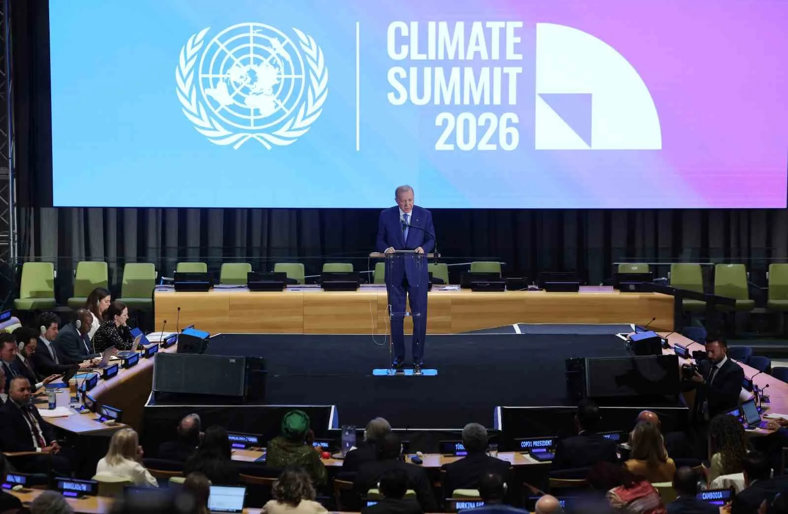 CUMHURBAŞKANI ERDOĞAN: "(COP31) FARKLI COĞRAFYALARIN BEKLENTİLERİNİ GÜNDEME TAŞIYACAK BİR ANLAYIŞLA HAZIRLIKLARI YÜRÜTÜYORUZ"